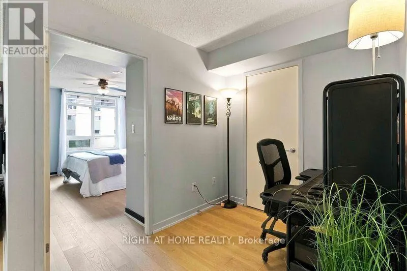 302 - 816 LANSDOWNE AVENUE
