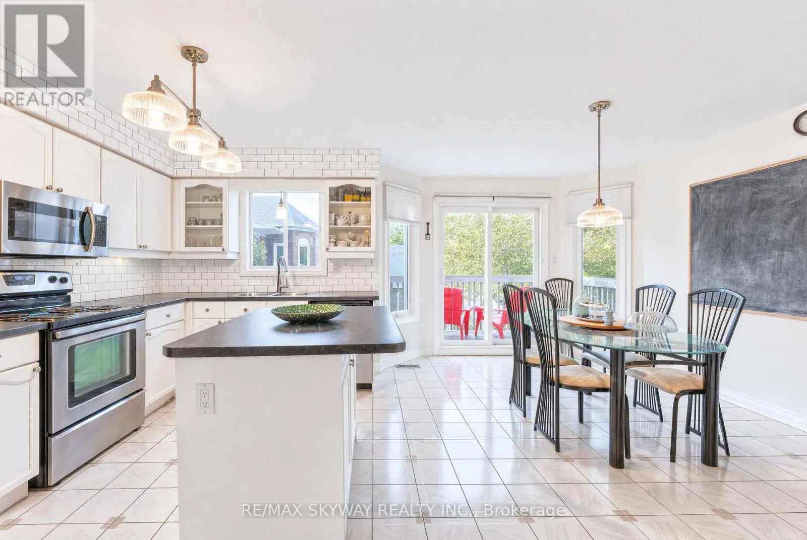 2040 LUMBERMAN LANE