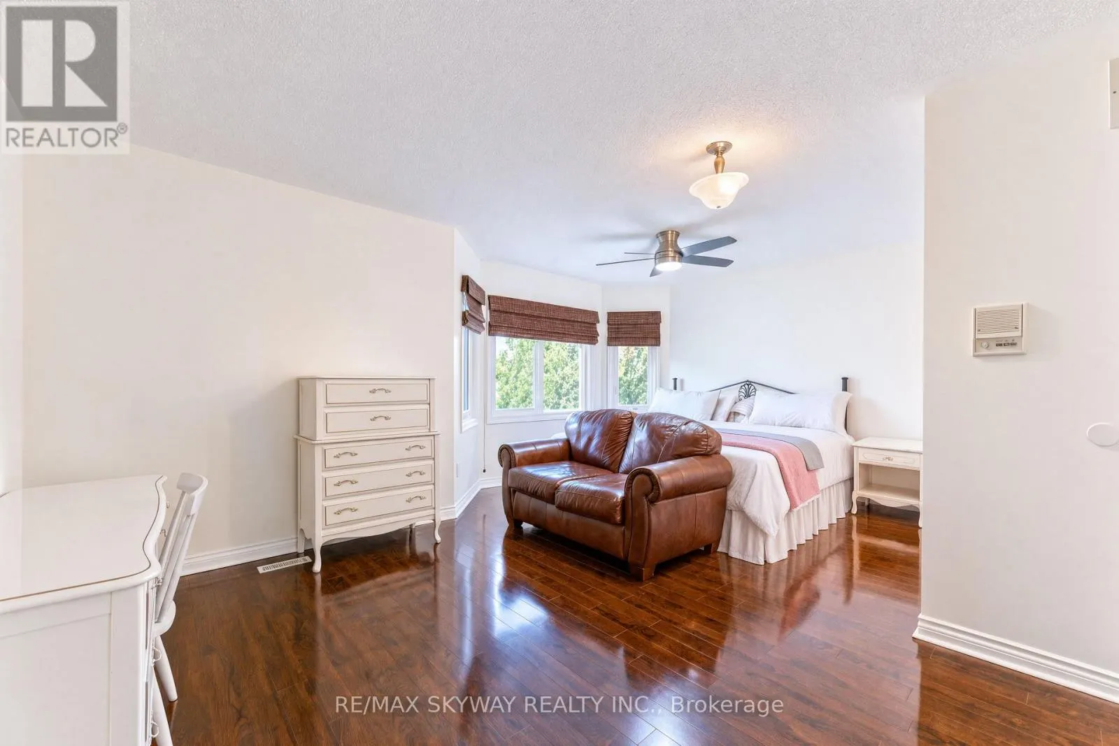 2040 LUMBERMAN LANE