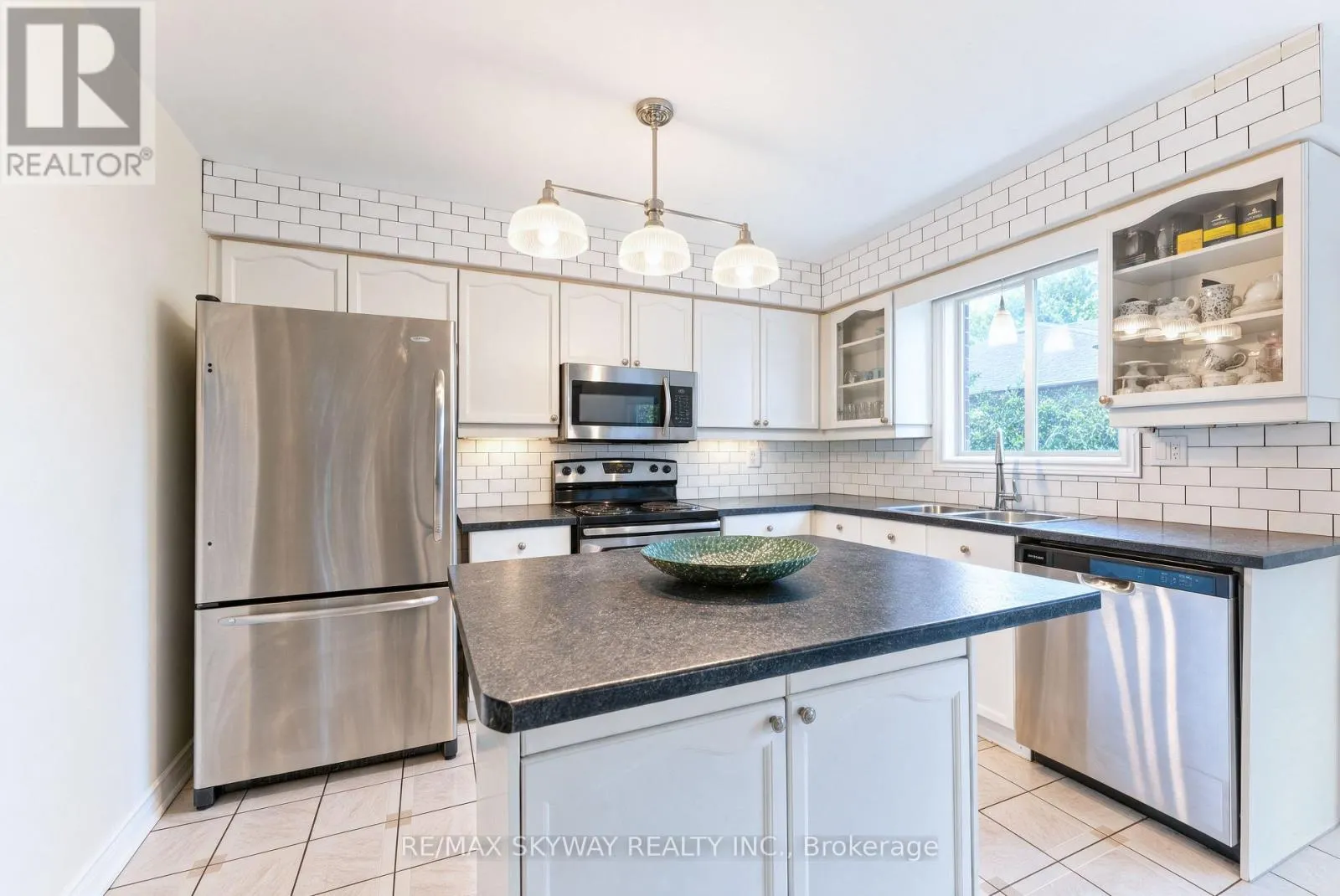 2040 LUMBERMAN LANE