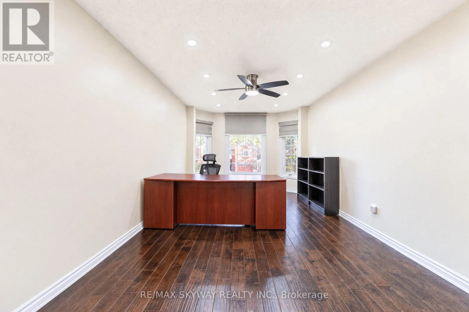 2040 LUMBERMAN LANE