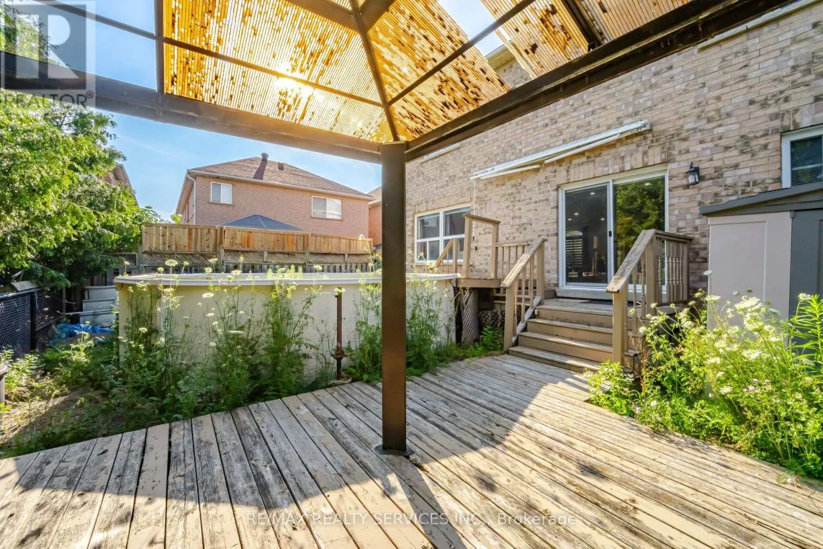 4 SUNNYBROOK CRESCENT