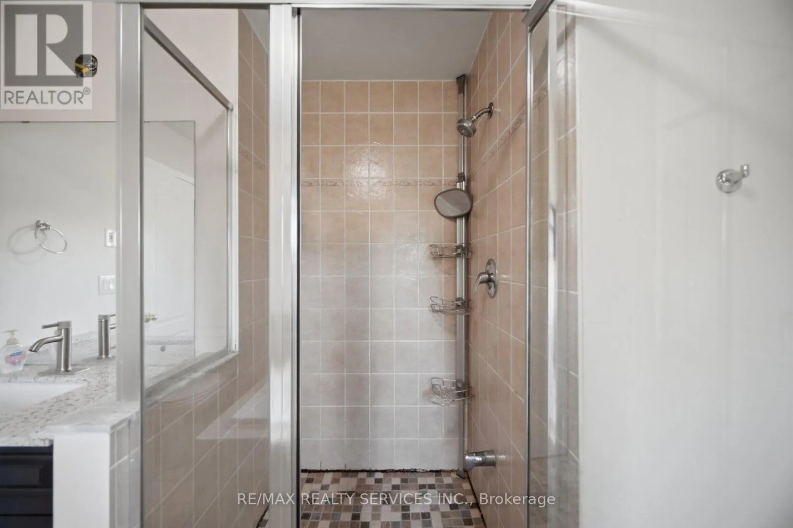 4 SUNNYBROOK CRESCENT