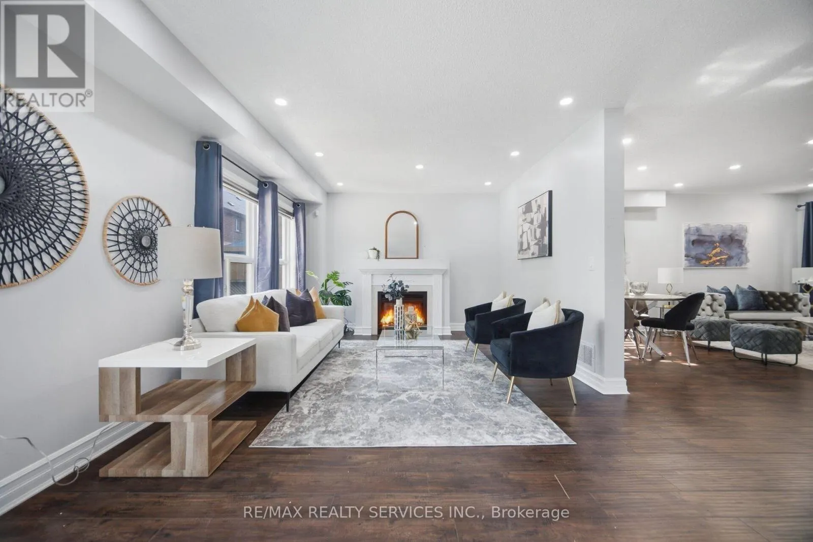 4 SUNNYBROOK CRESCENT