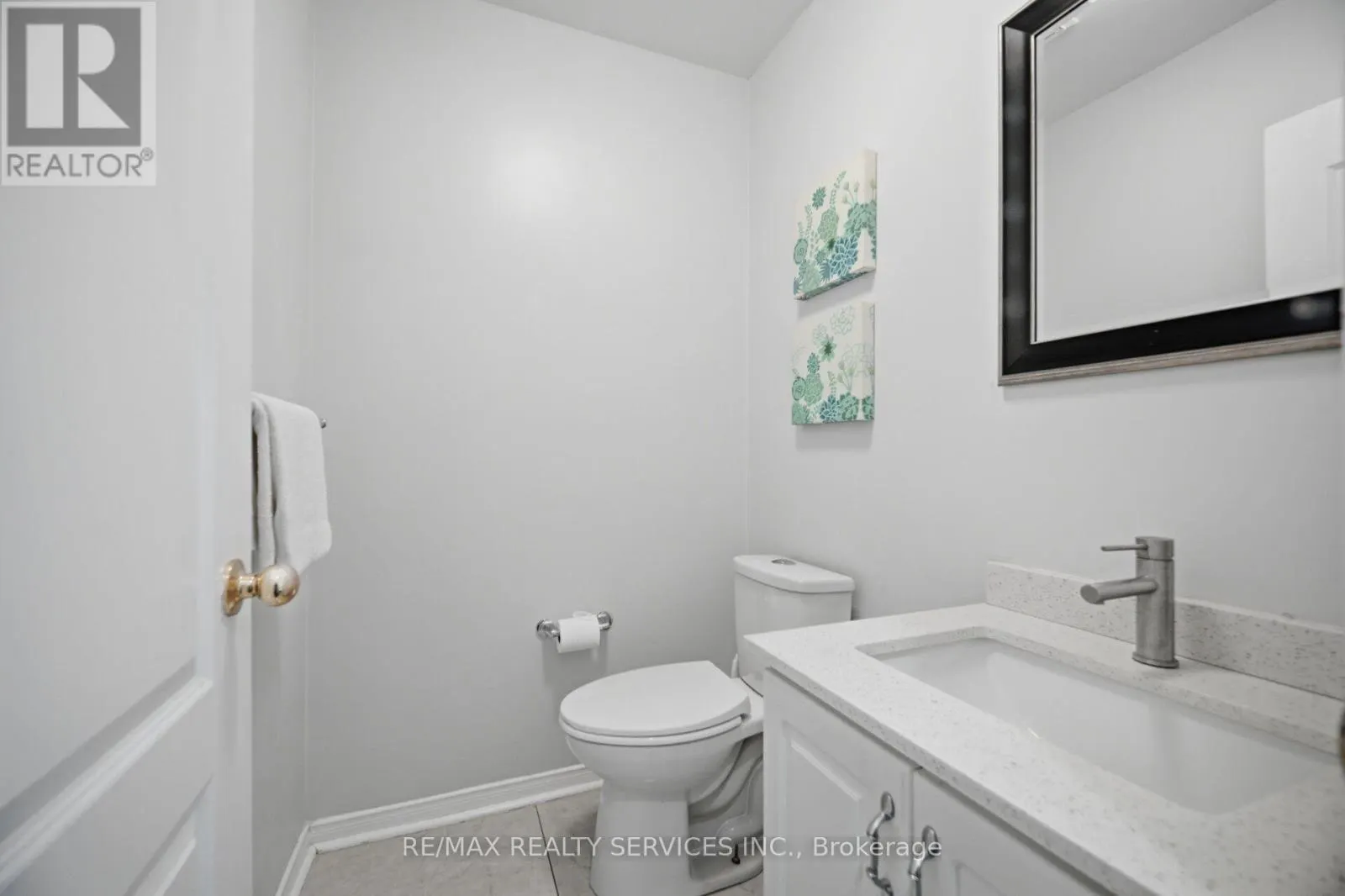 4 SUNNYBROOK CRESCENT