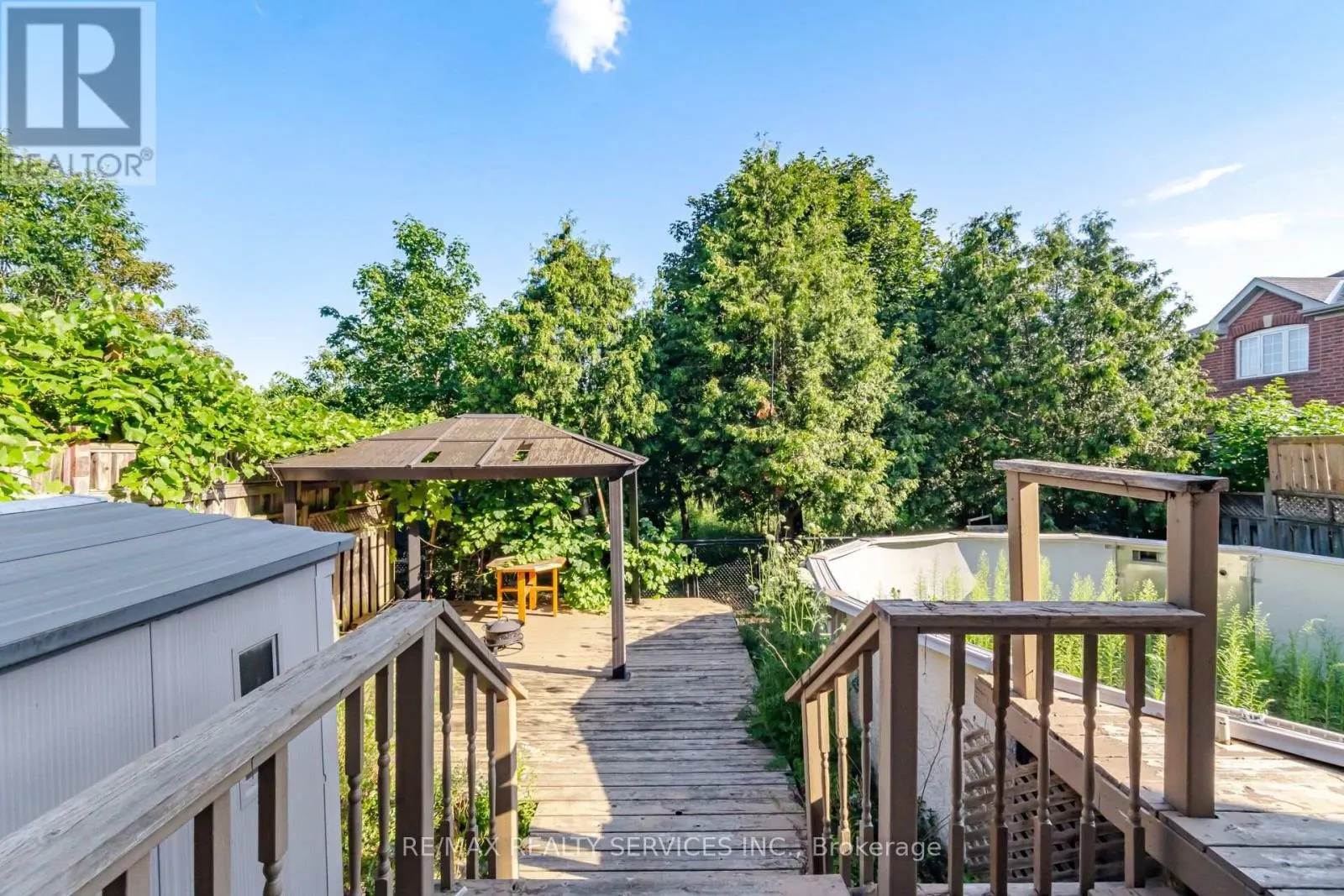 4 SUNNYBROOK CRESCENT