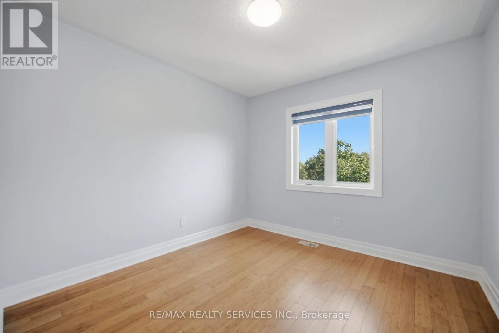 4 SUNNYBROOK CRESCENT