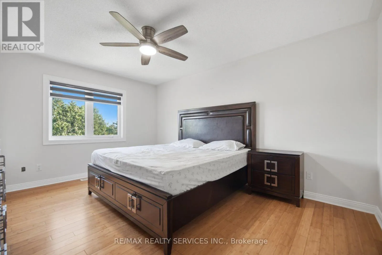 4 SUNNYBROOK CRESCENT