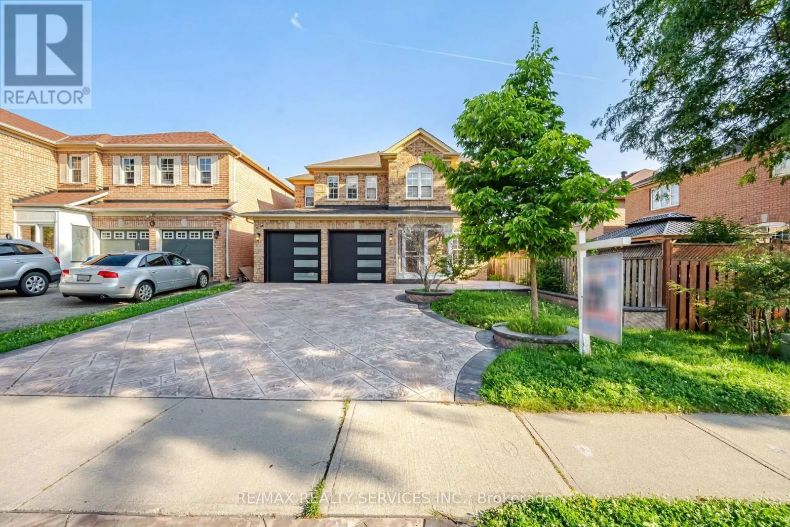 4 SUNNYBROOK CRESCENT