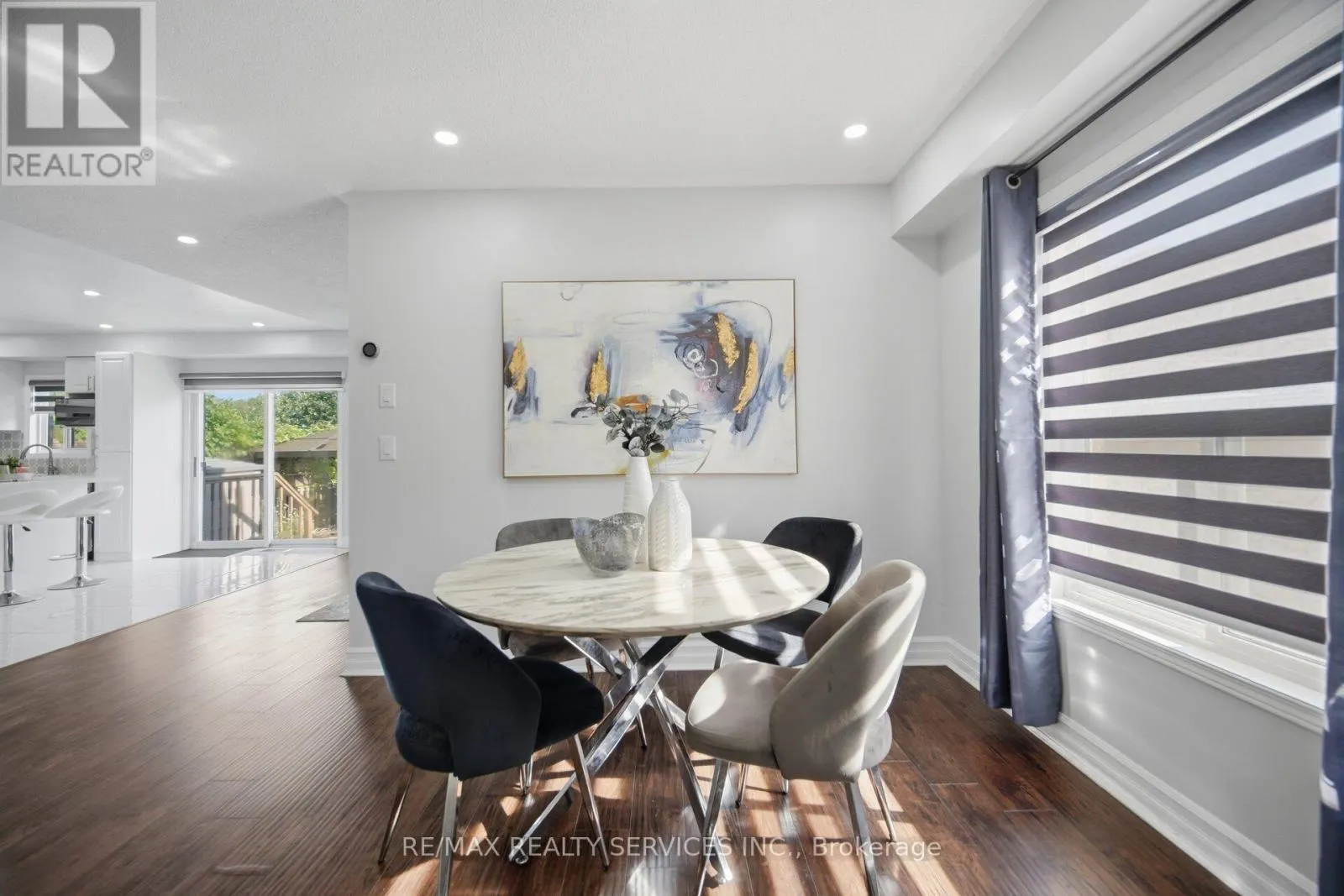 4 SUNNYBROOK CRESCENT