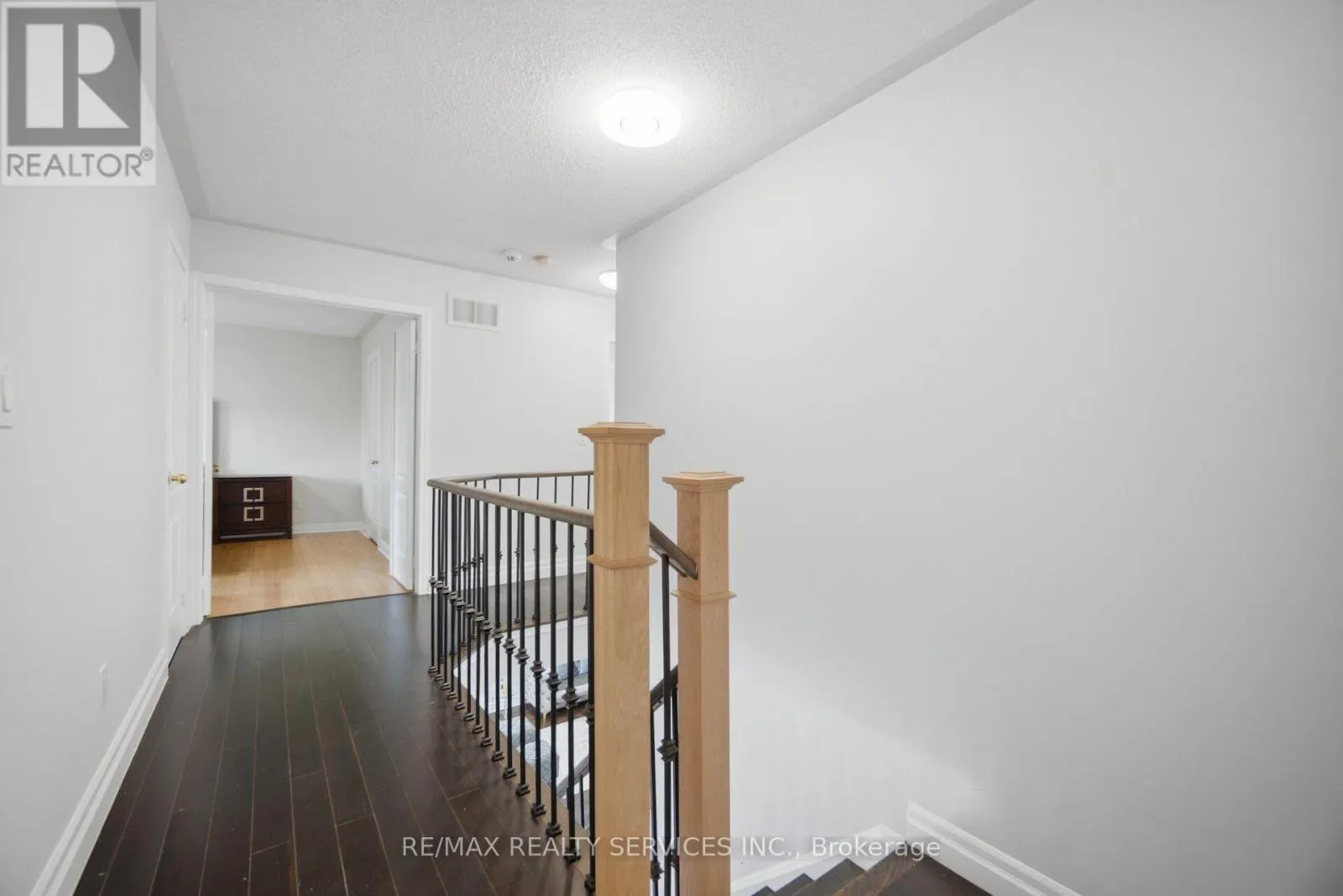 4 SUNNYBROOK CRESCENT