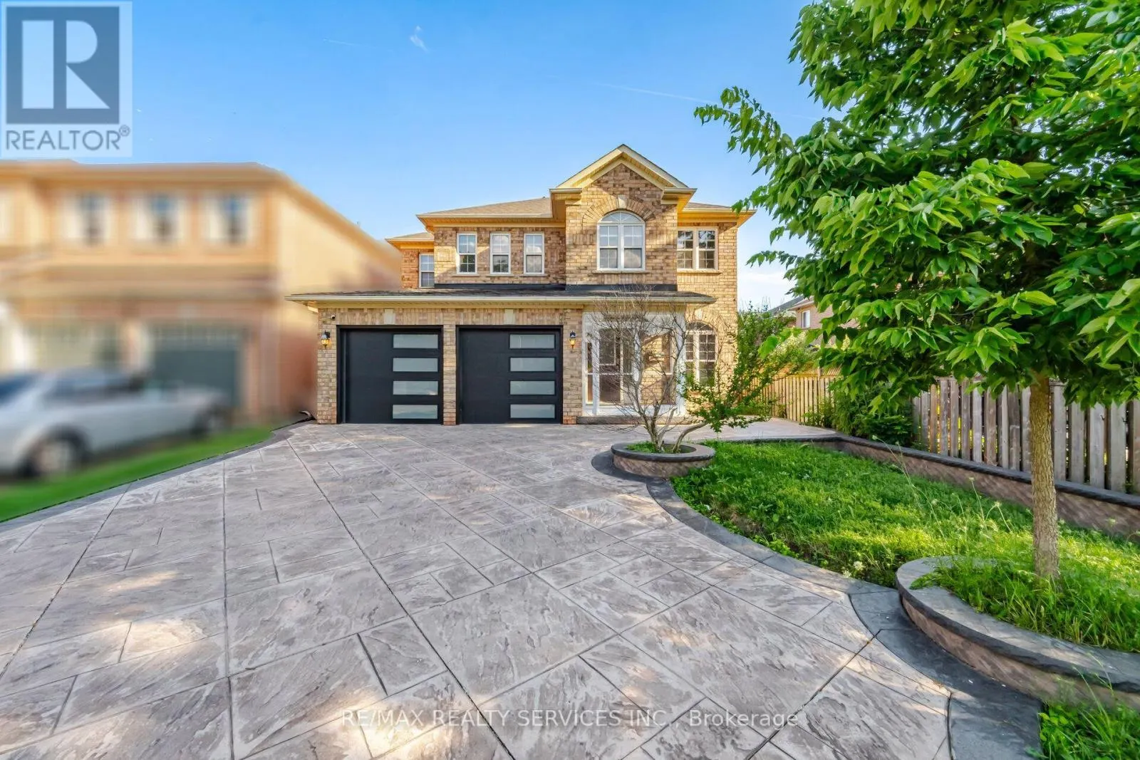 4 SUNNYBROOK CRESCENT