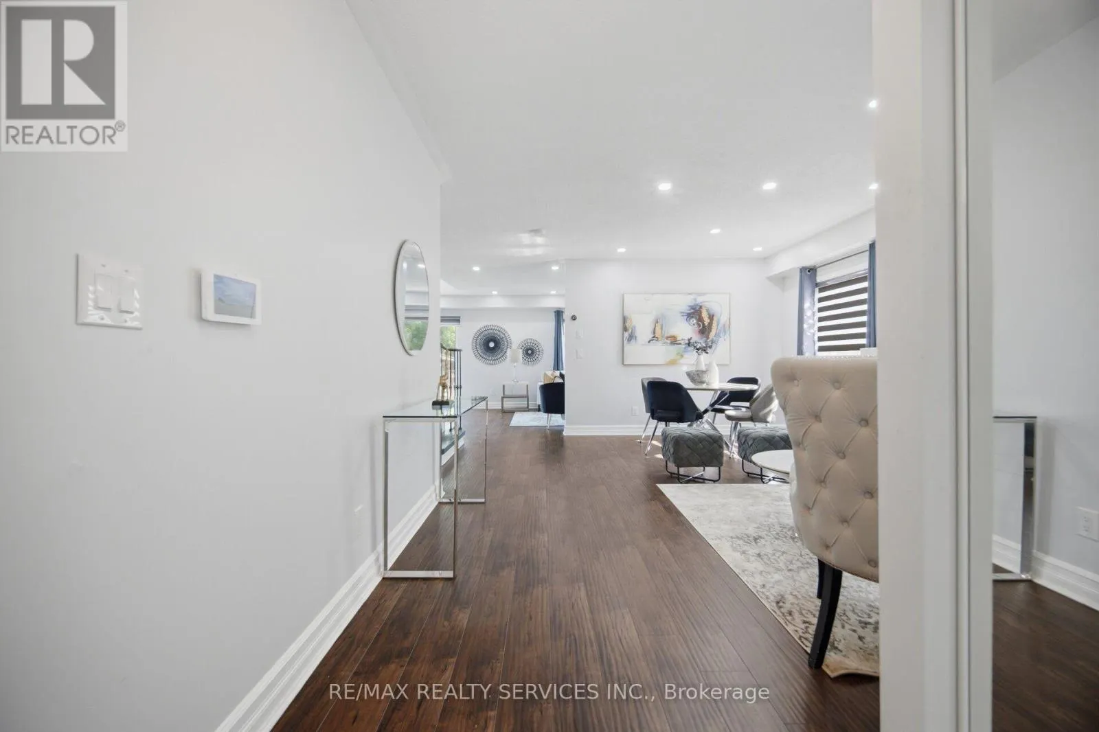 4 SUNNYBROOK CRESCENT