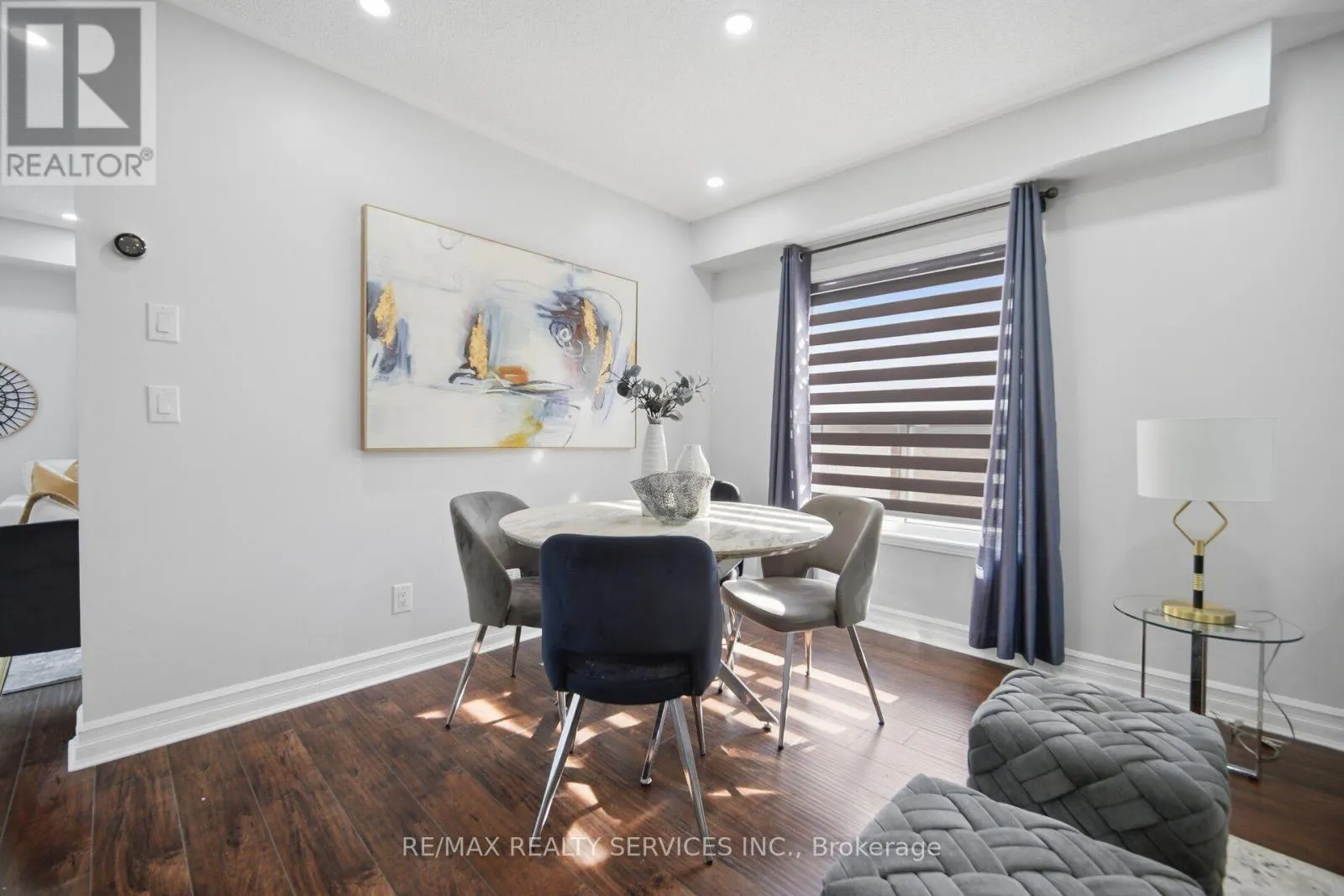 4 SUNNYBROOK CRESCENT