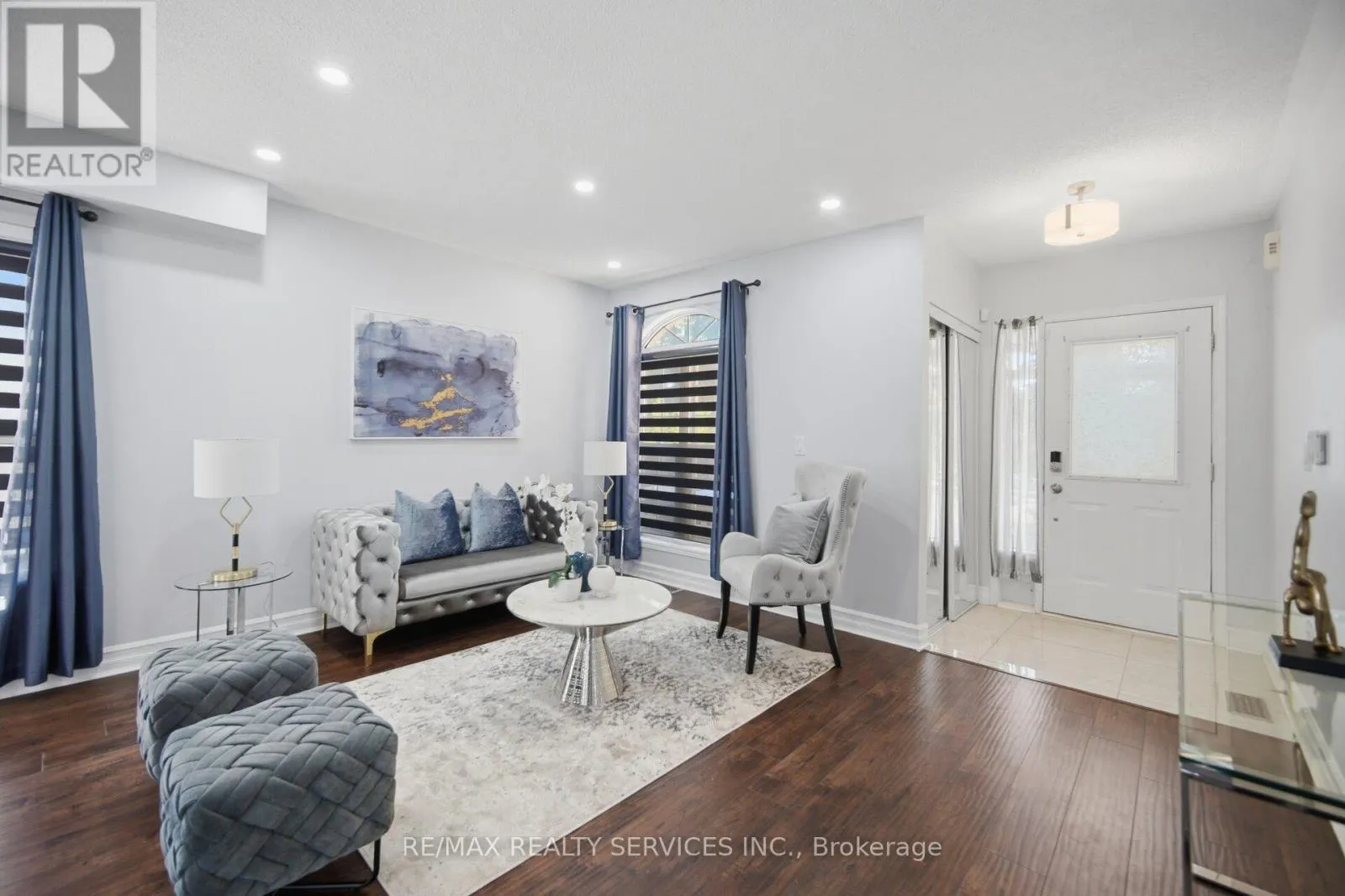 4 SUNNYBROOK CRESCENT