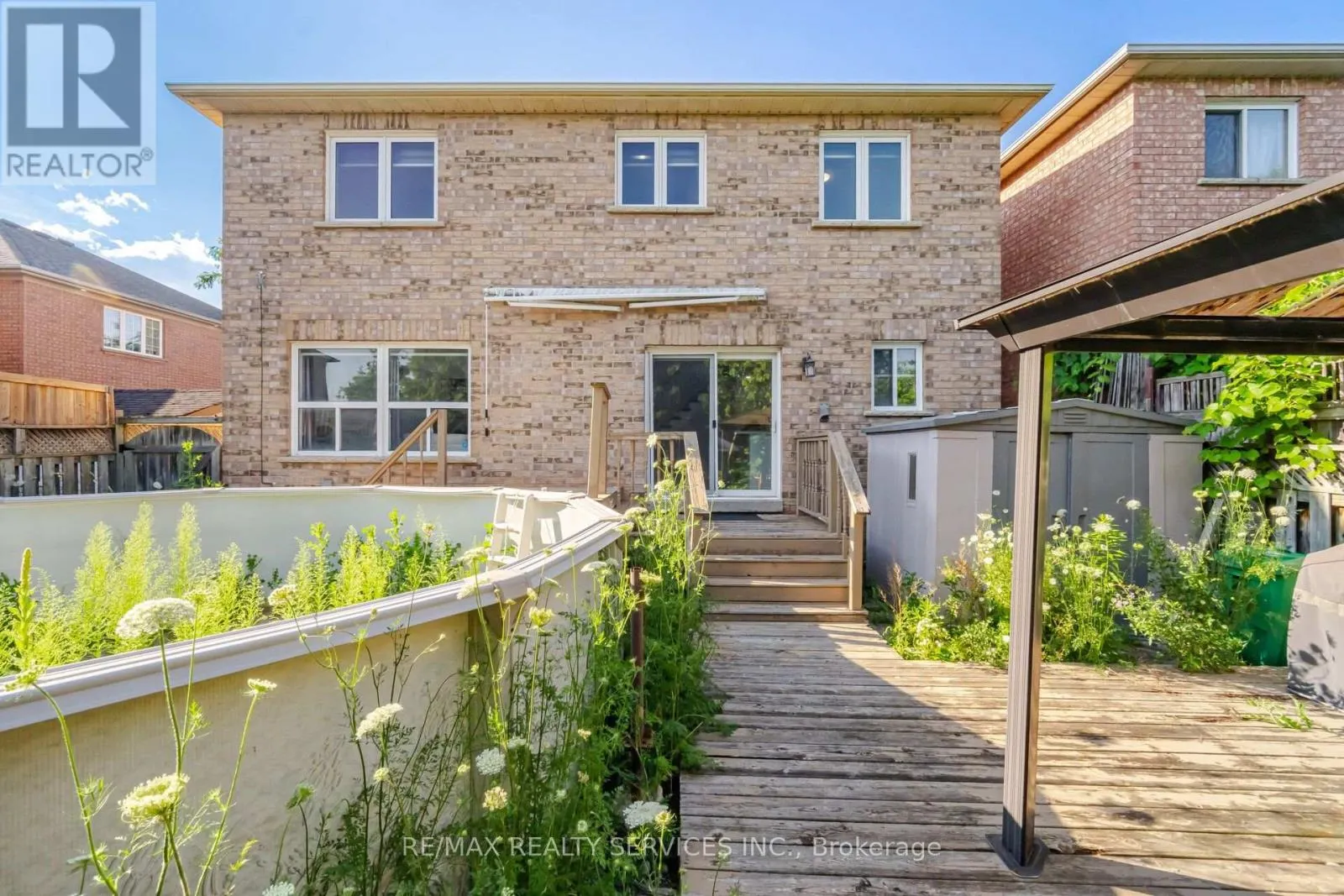 4 SUNNYBROOK CRESCENT