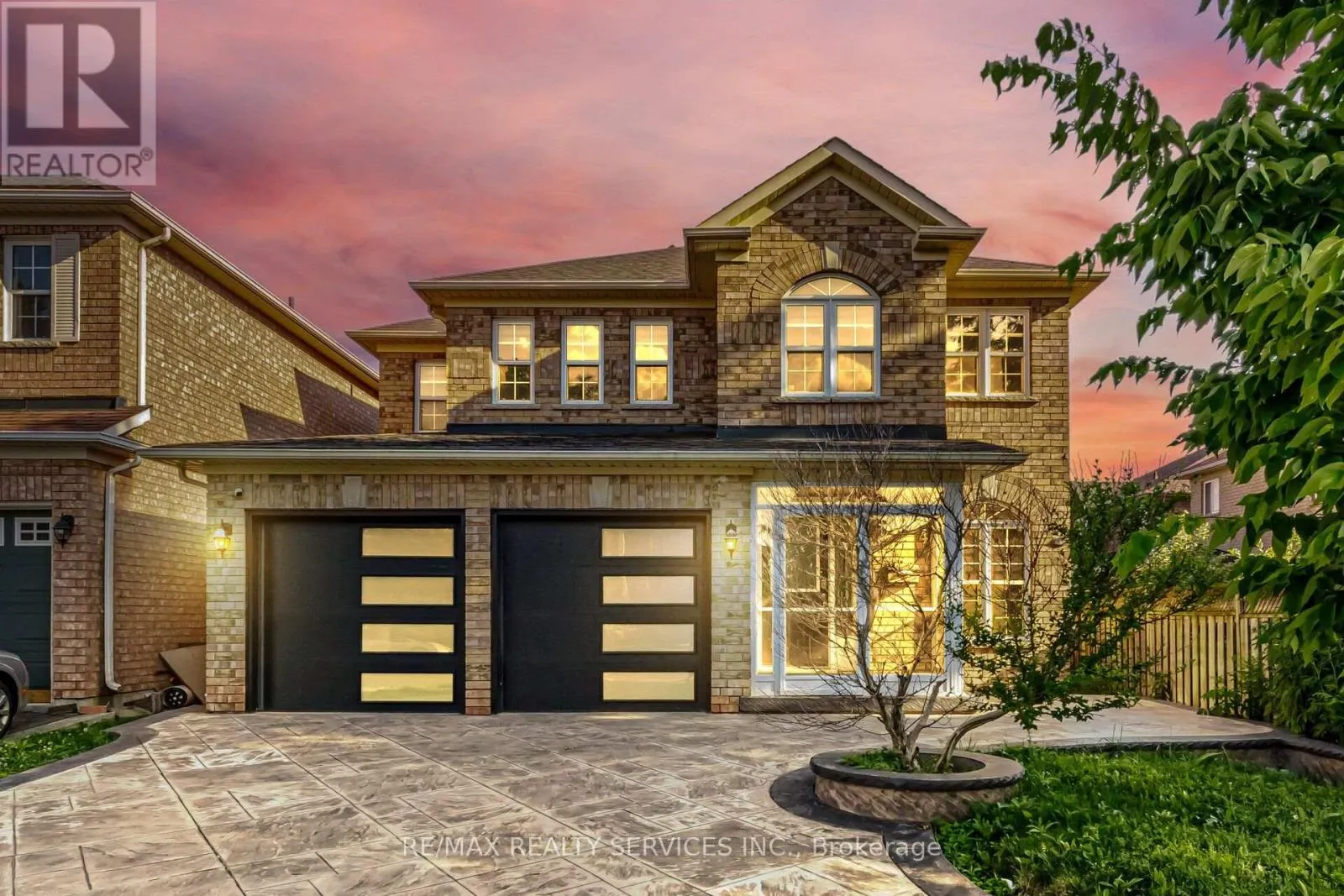 4 SUNNYBROOK CRESCENT