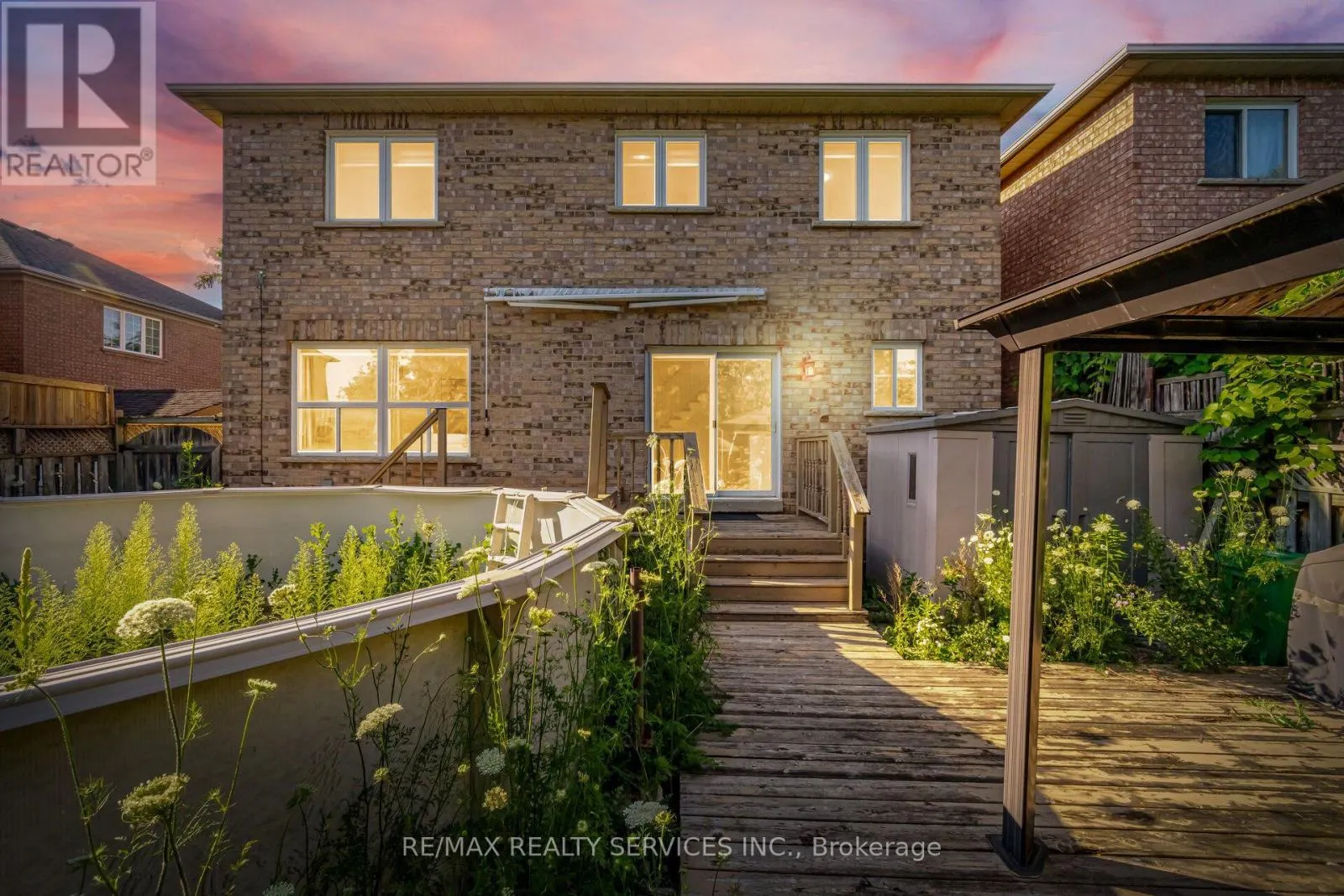 4 SUNNYBROOK CRESCENT