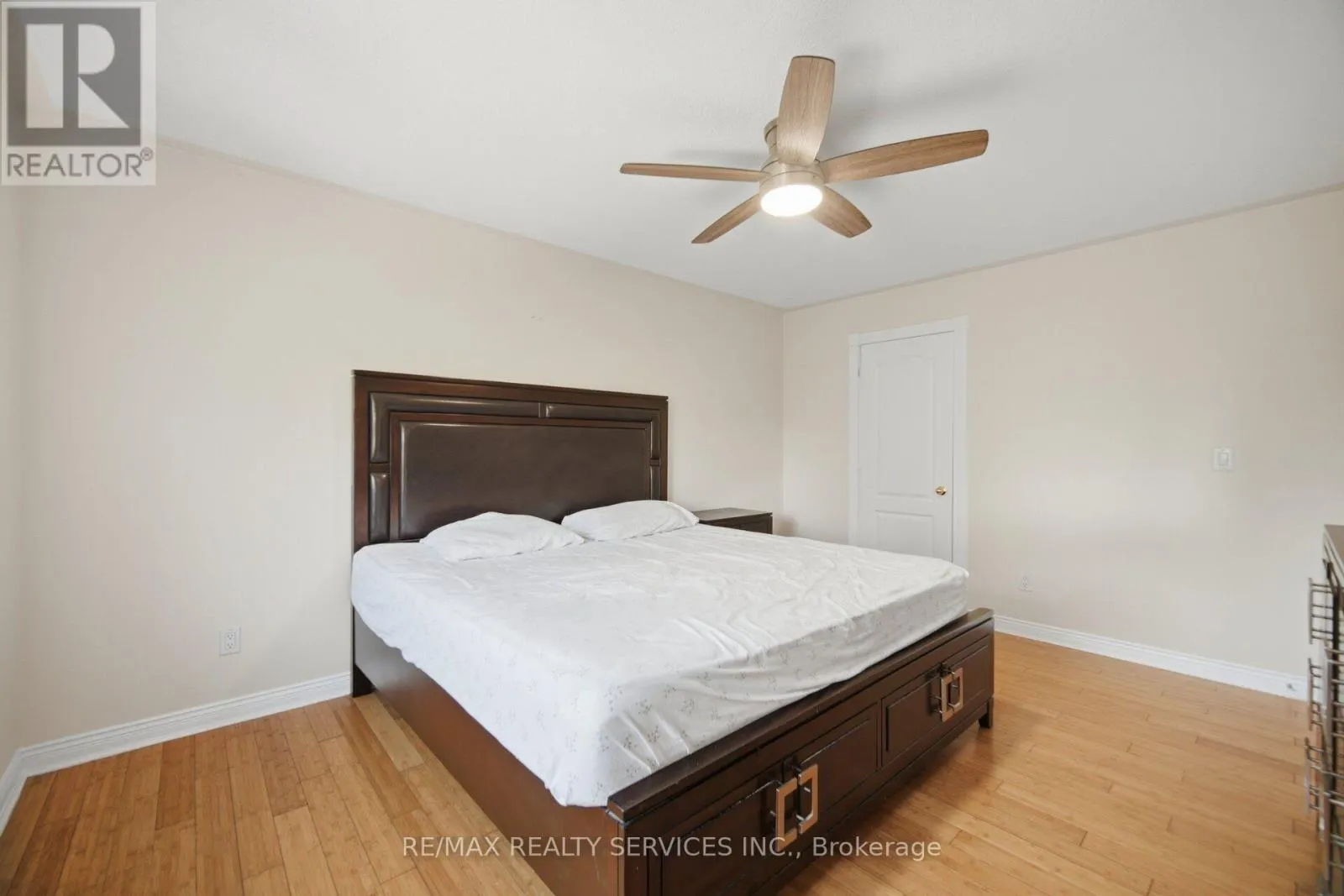 4 SUNNYBROOK CRESCENT