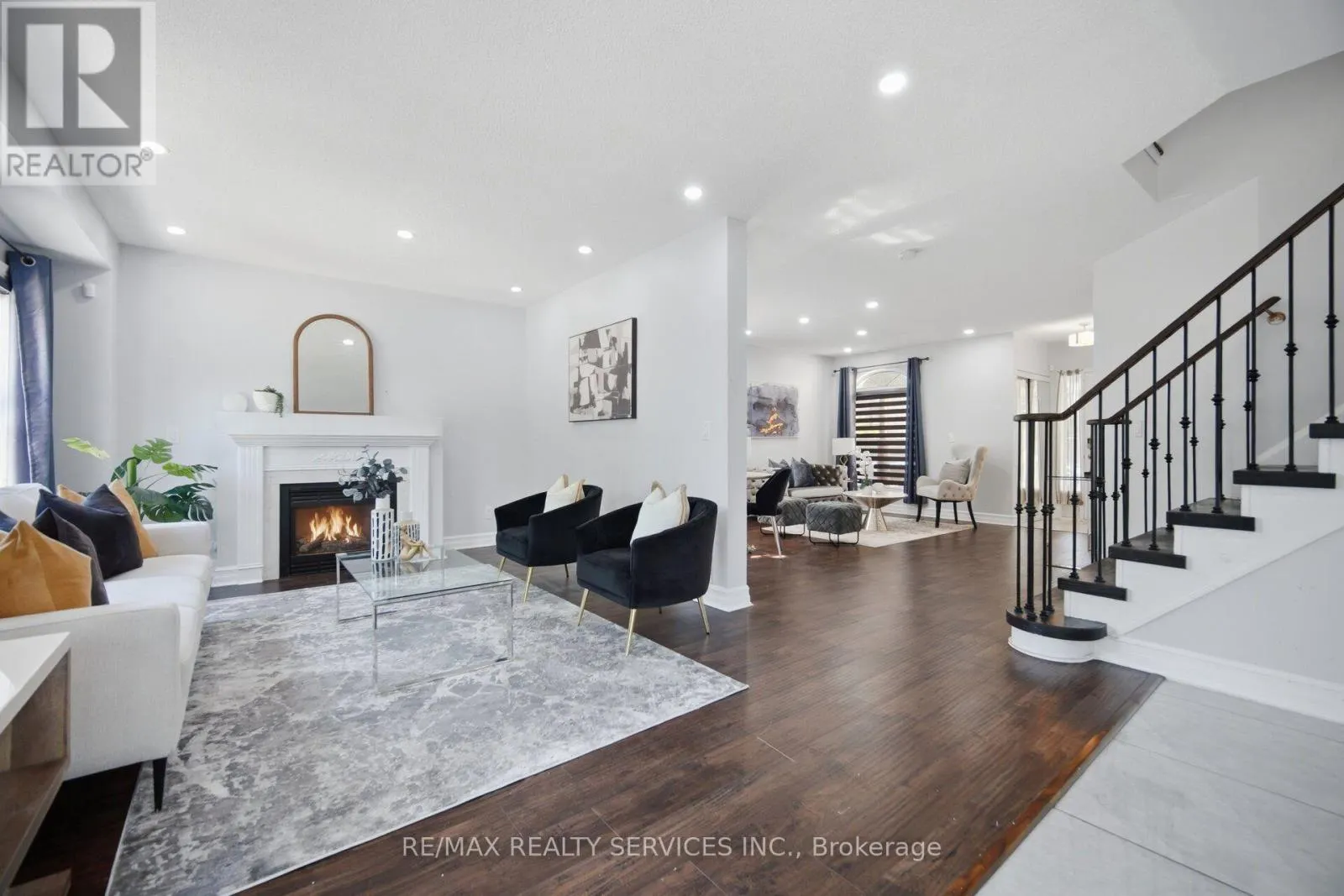 4 SUNNYBROOK CRESCENT