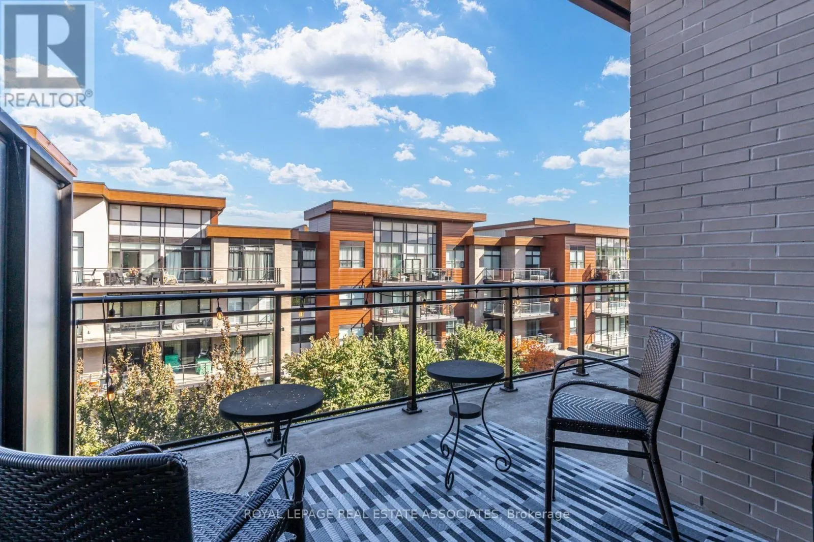 465 - 1575 LAKESHORE ROAD W