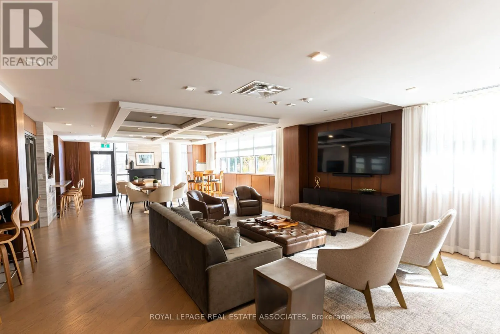 465 - 1575 LAKESHORE ROAD W