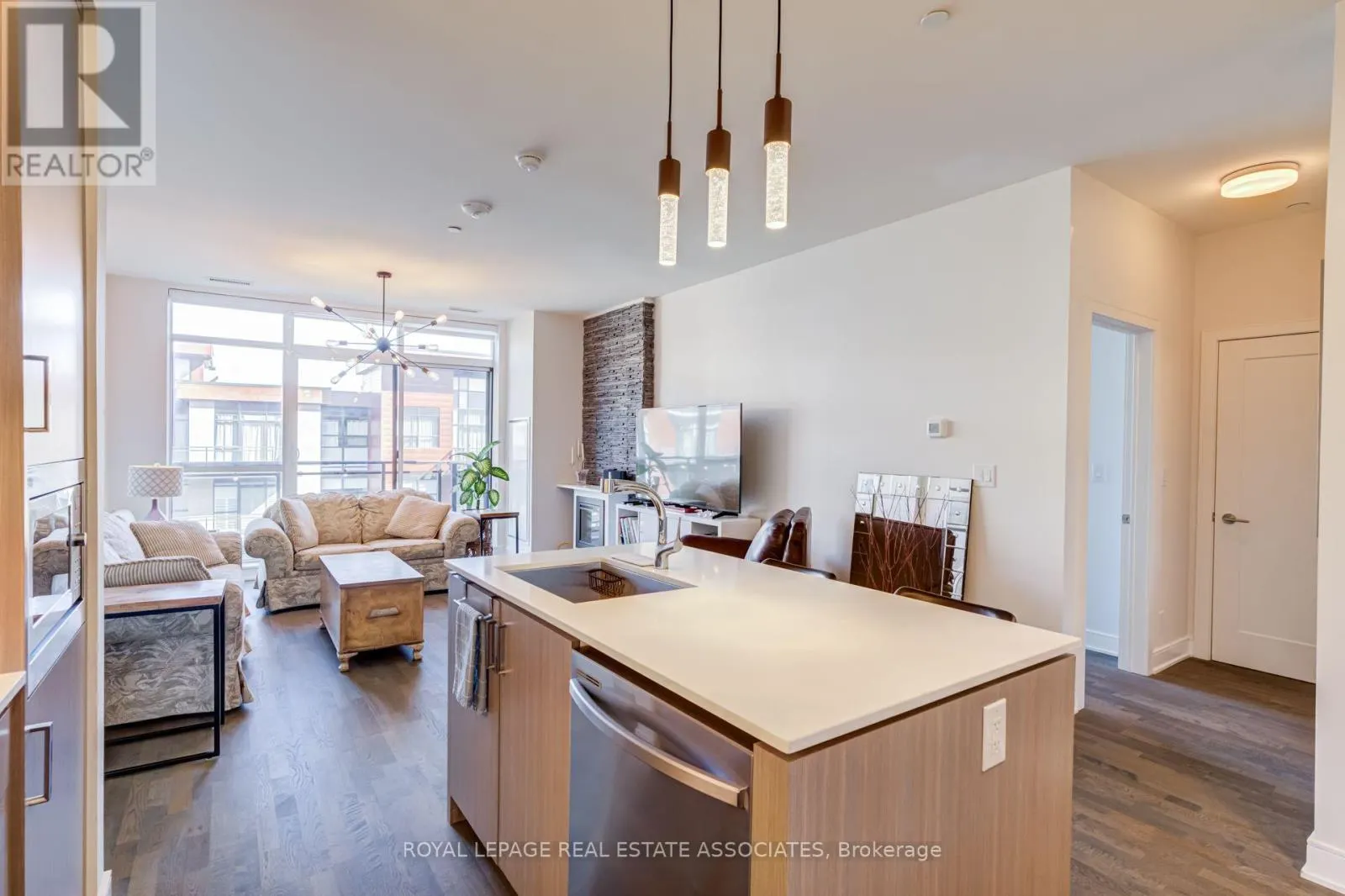 465 - 1575 LAKESHORE ROAD W