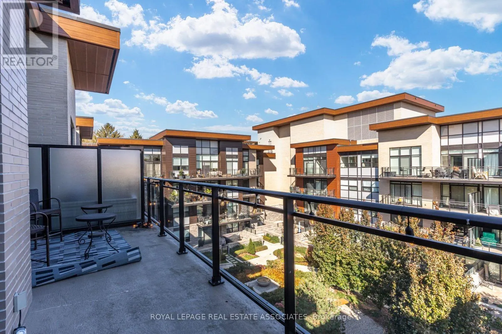 465 - 1575 LAKESHORE ROAD W