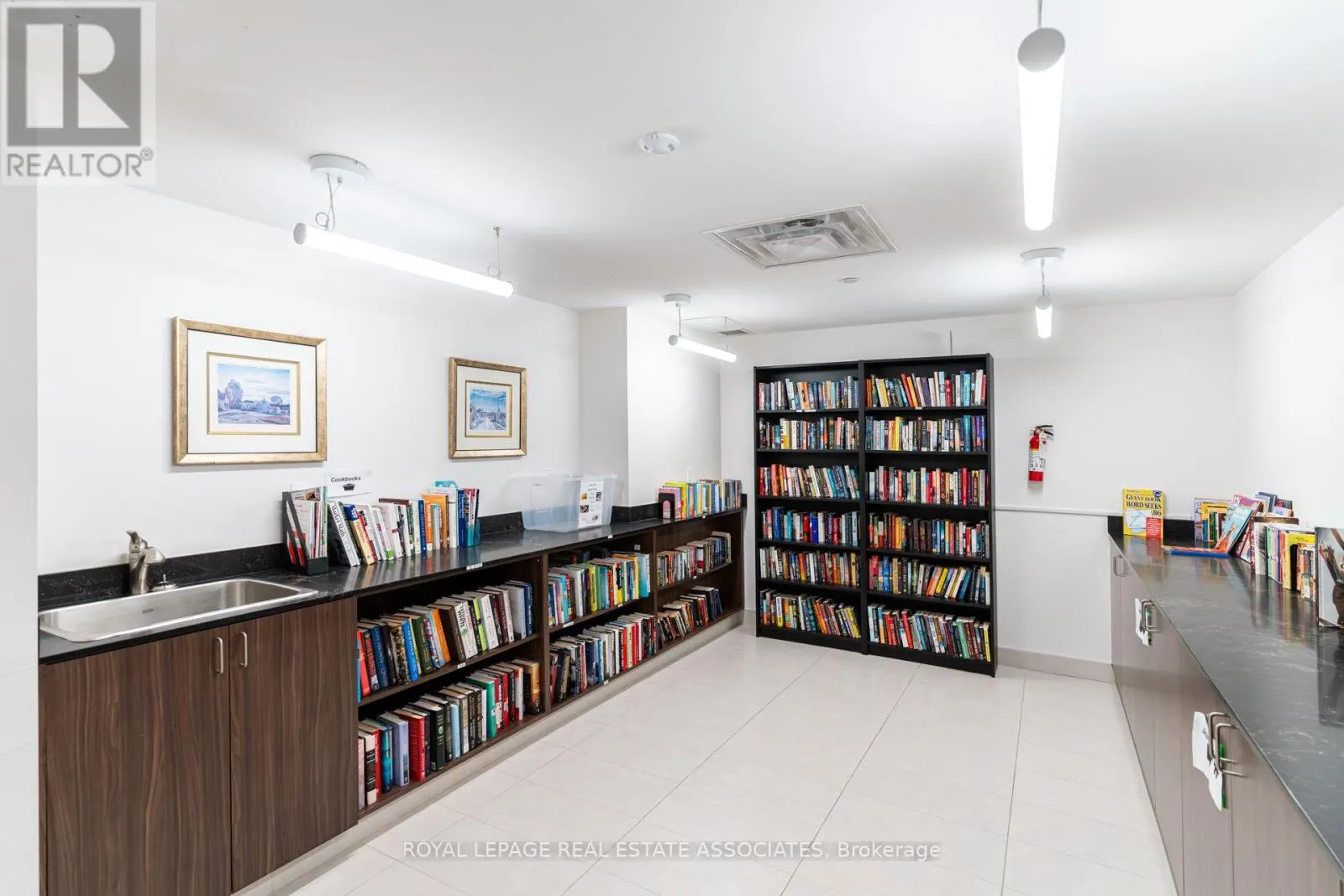 465 - 1575 LAKESHORE ROAD W