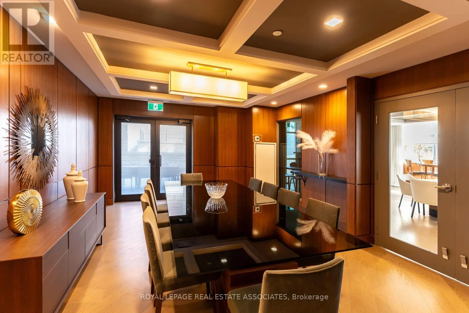 465 - 1575 LAKESHORE ROAD W