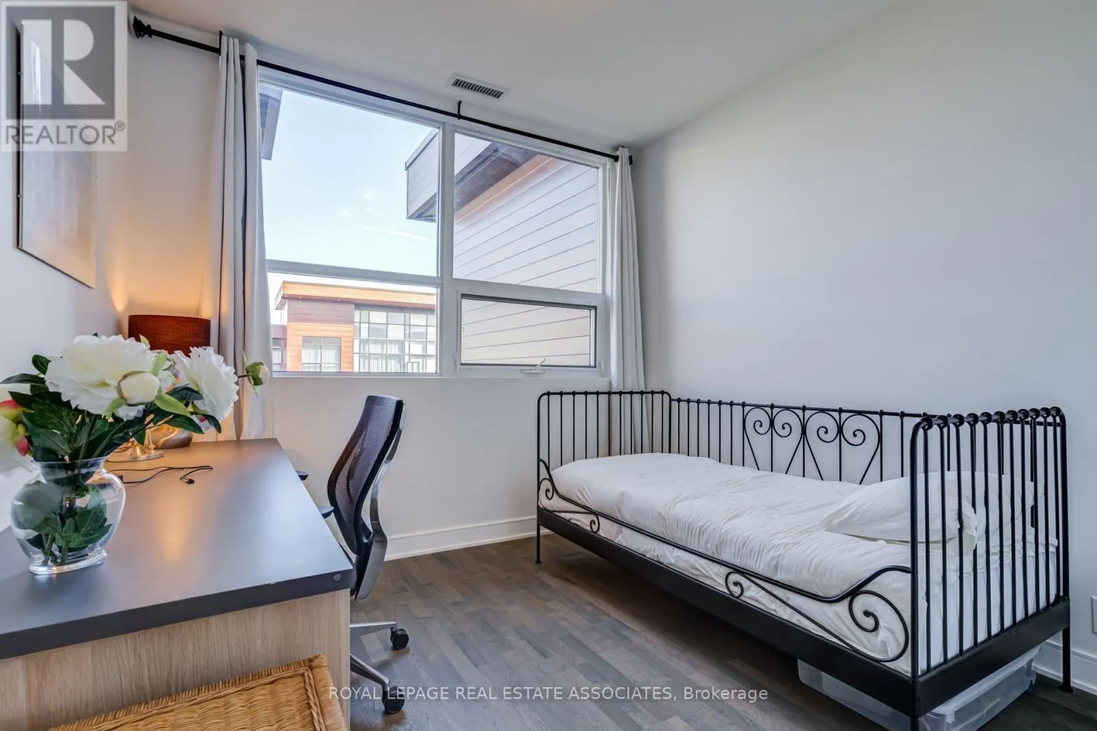 465 - 1575 LAKESHORE ROAD W