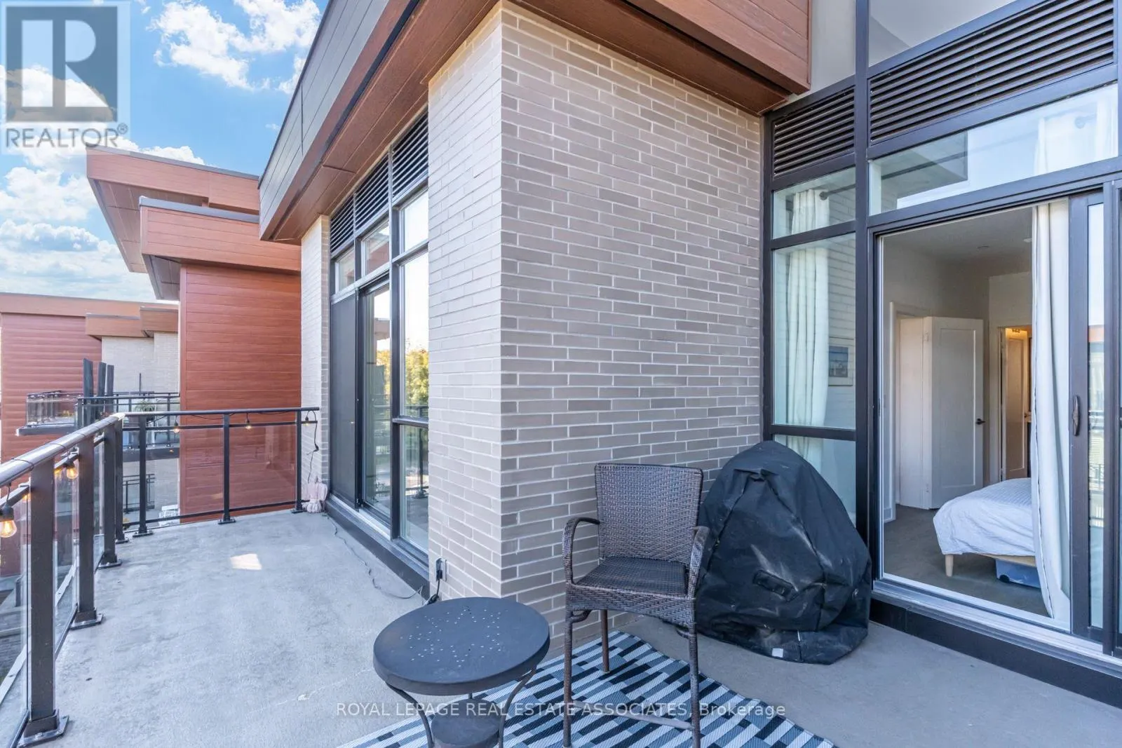 465 - 1575 LAKESHORE ROAD W