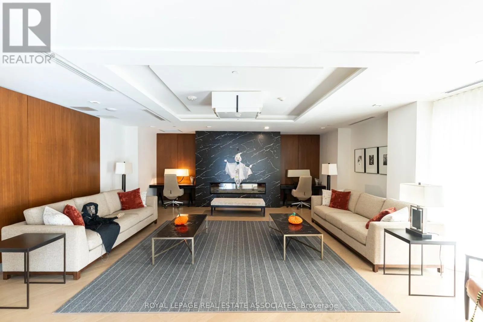 465 - 1575 LAKESHORE ROAD W