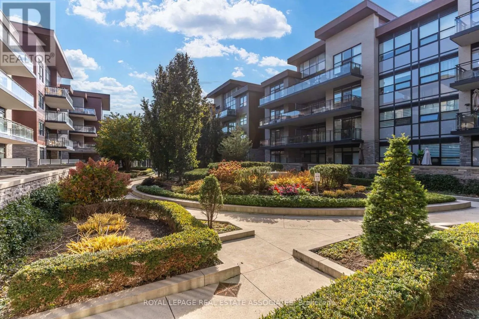 465 - 1575 LAKESHORE ROAD W