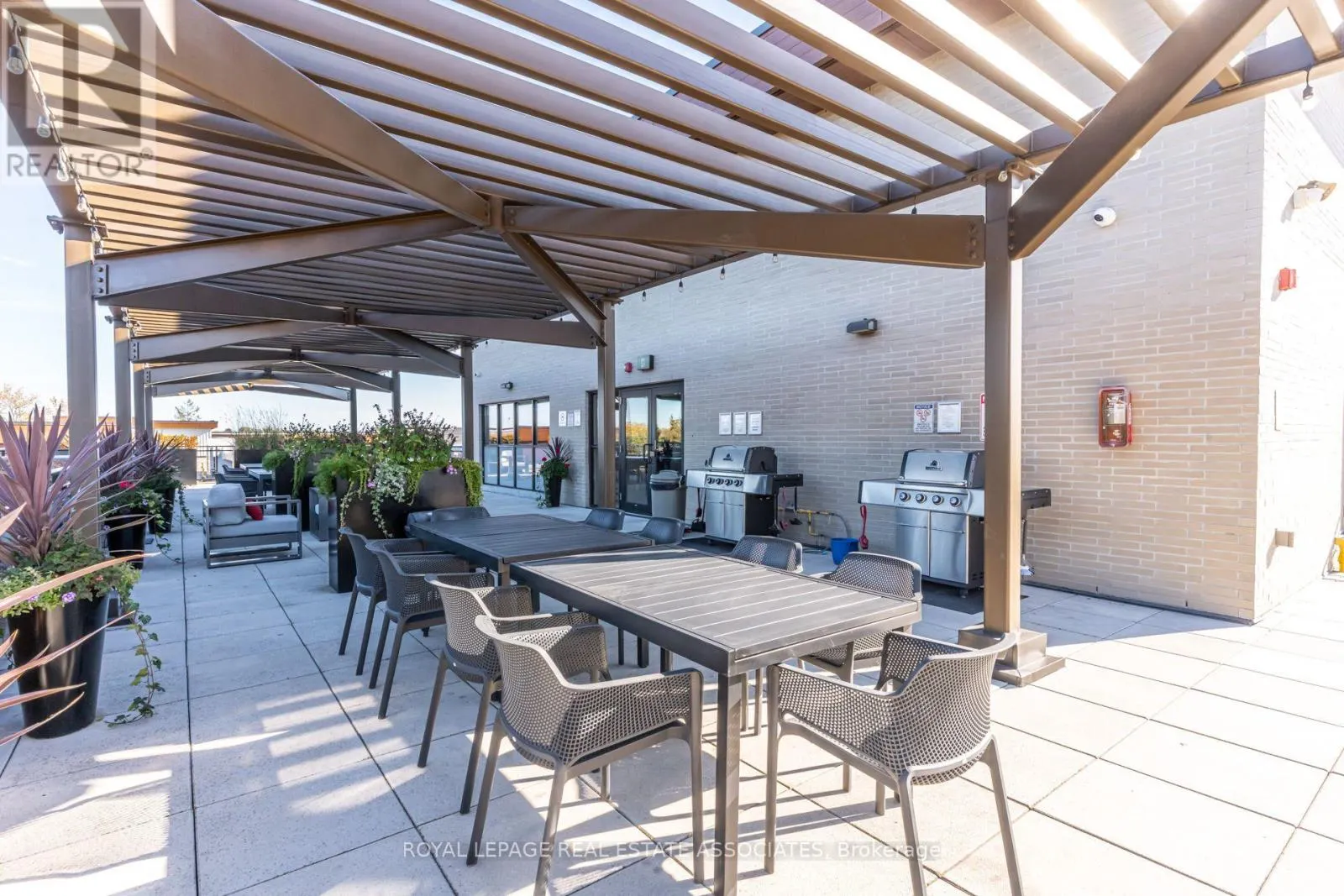 465 - 1575 LAKESHORE ROAD W