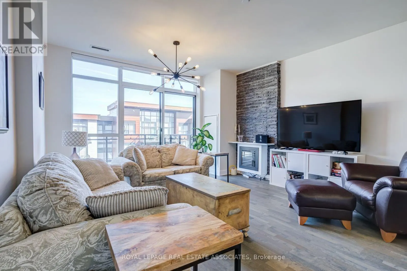 465 - 1575 LAKESHORE ROAD W