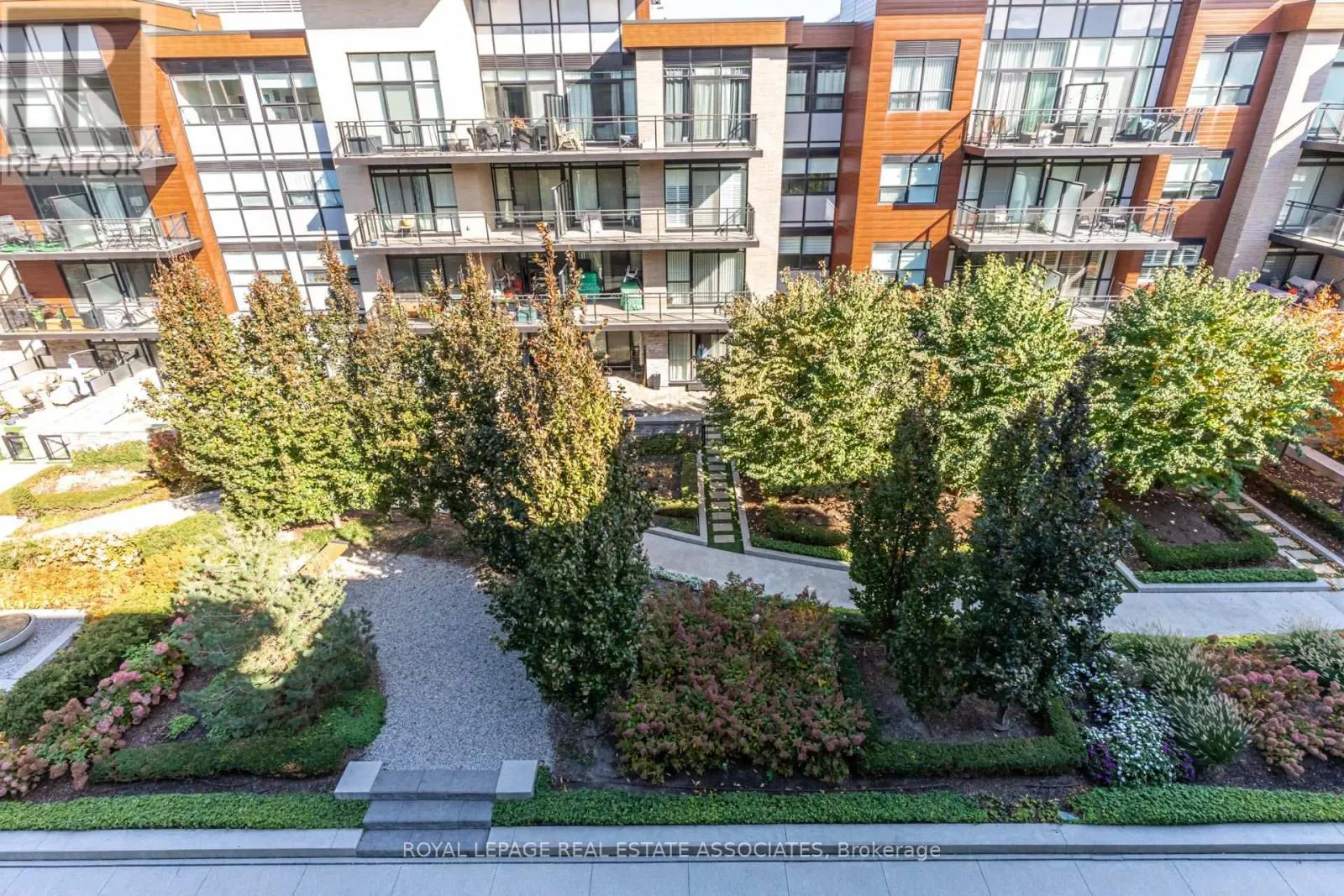 465 - 1575 LAKESHORE ROAD W