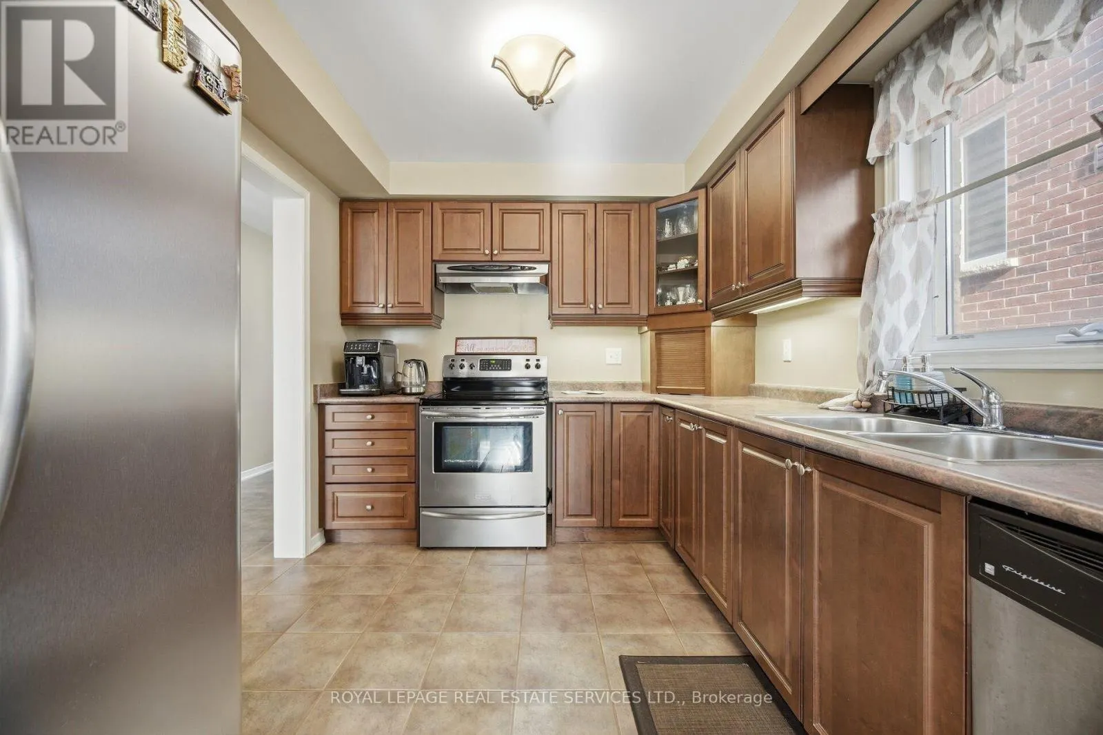 332 DUNCAN LANE N