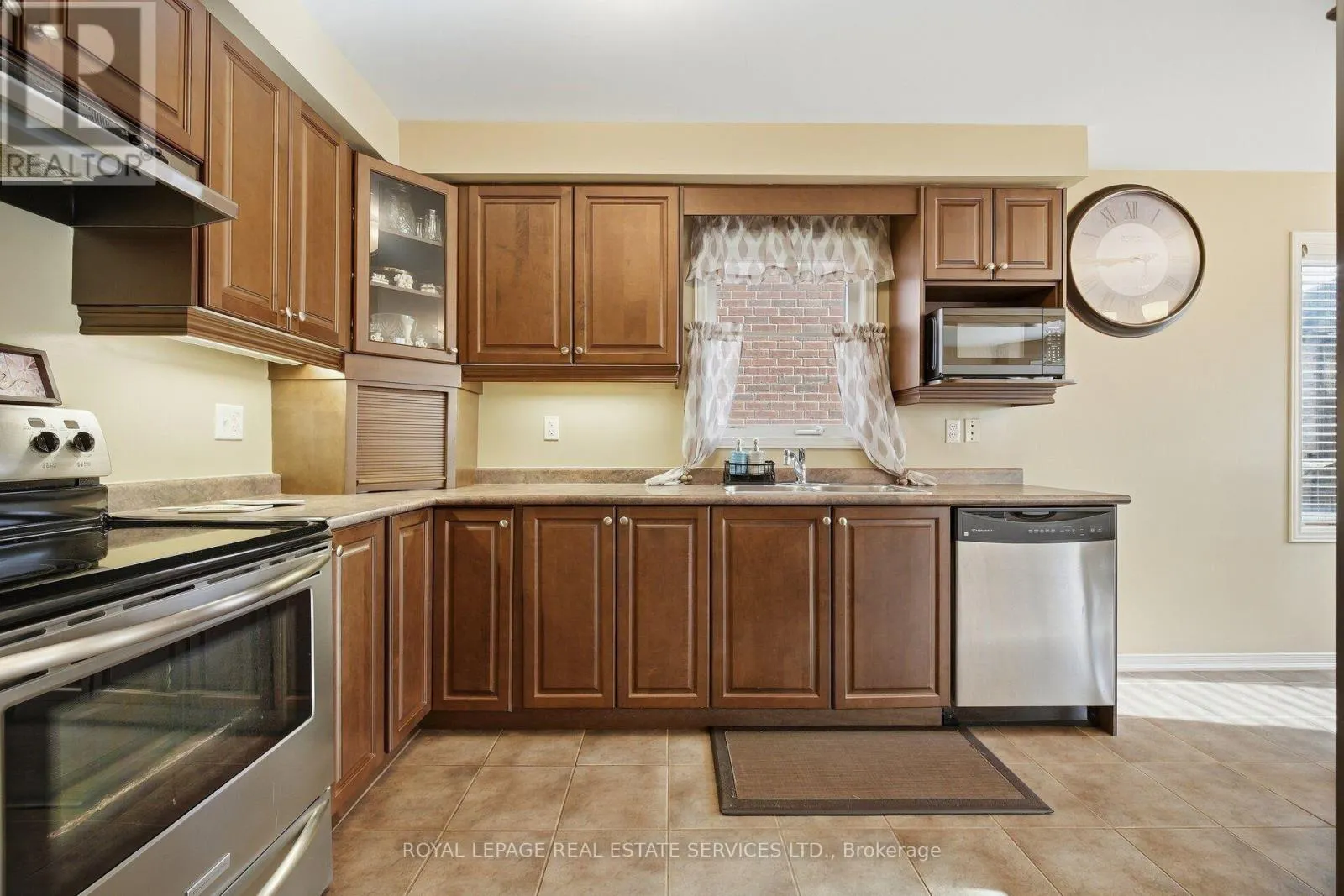332 DUNCAN LANE N