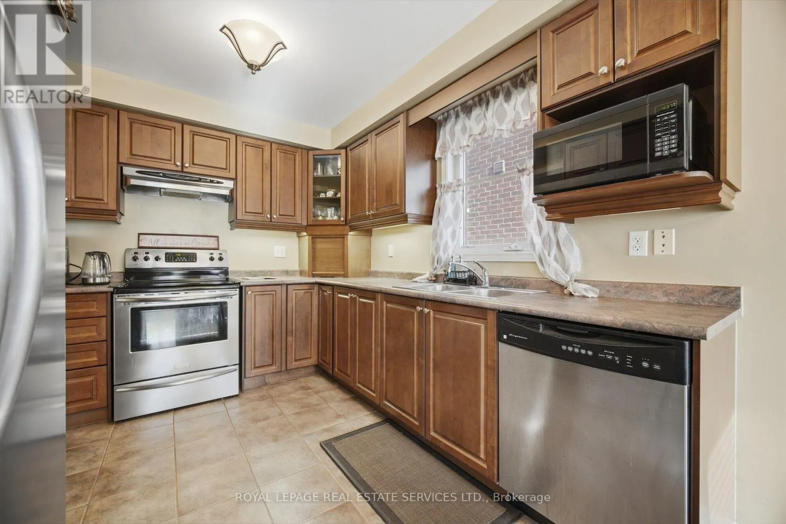 332 DUNCAN LANE N