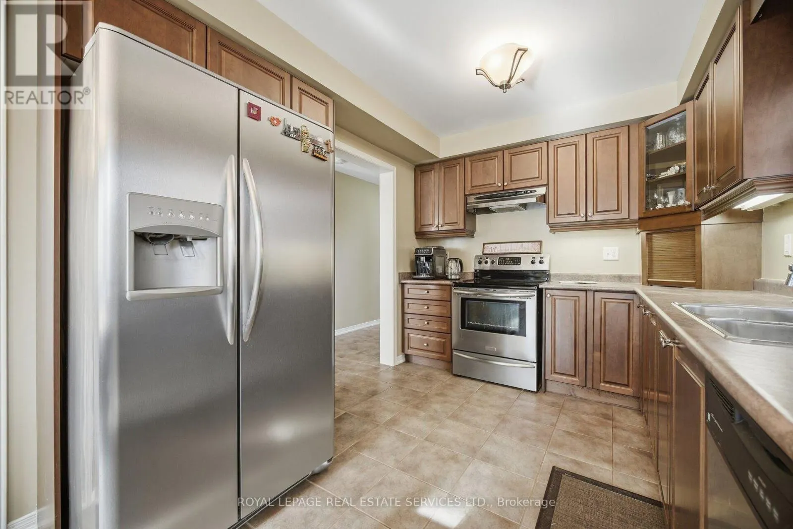 332 DUNCAN LANE N