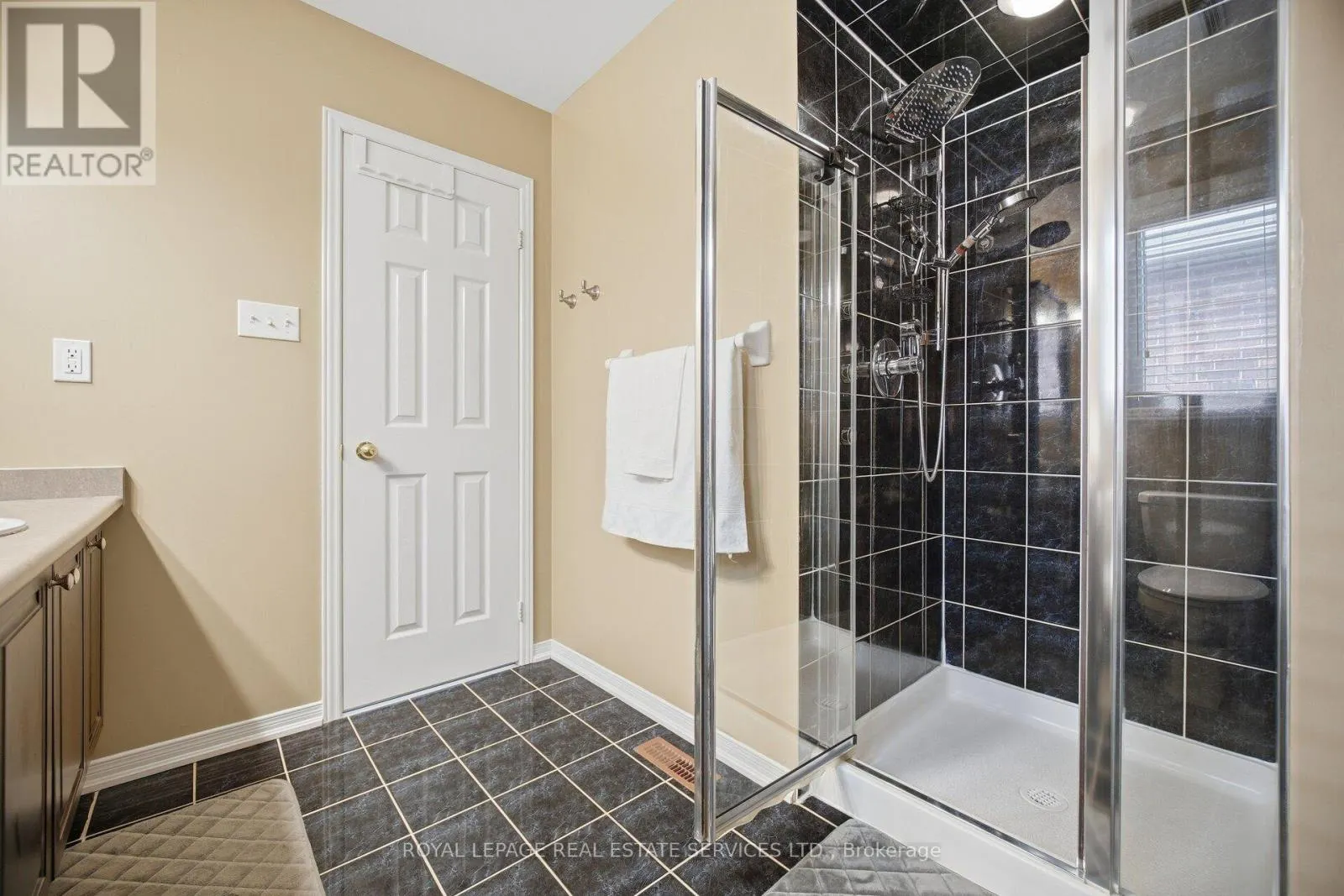 332 DUNCAN LANE N