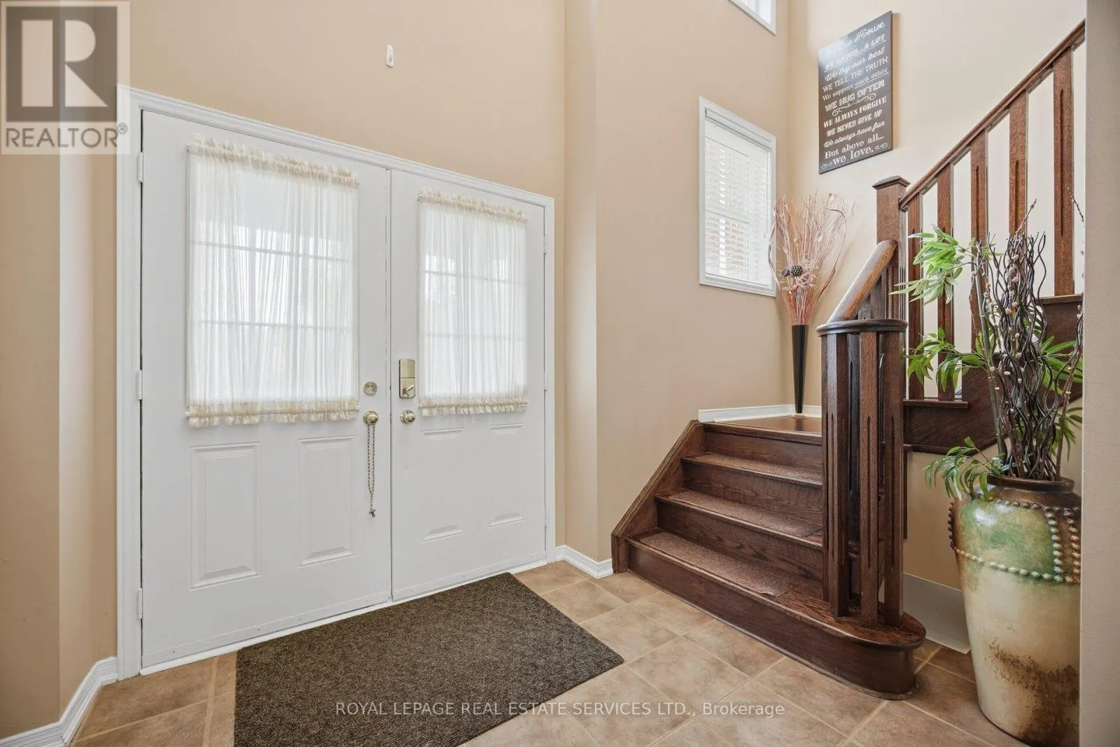 332 DUNCAN LANE N