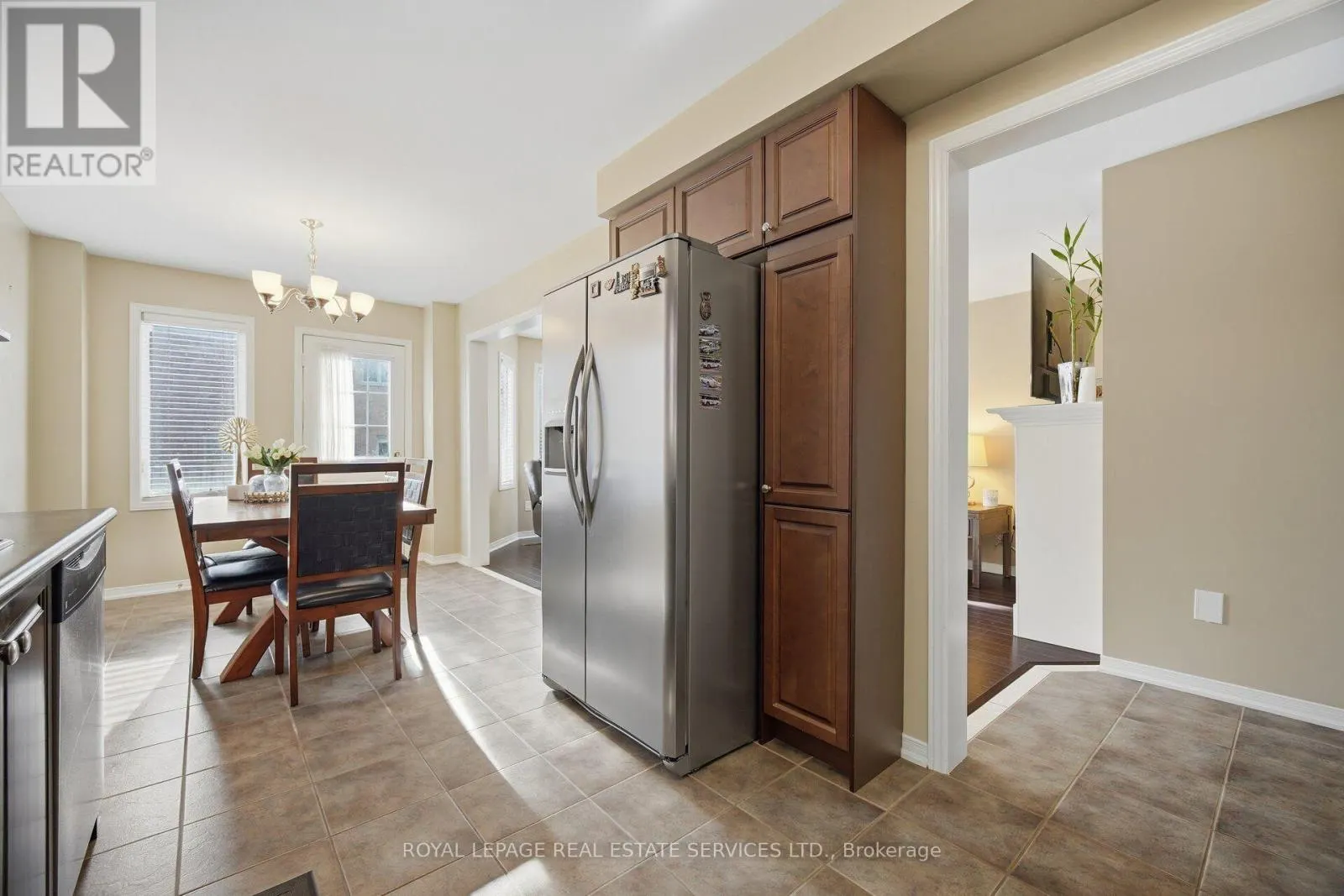332 DUNCAN LANE N
