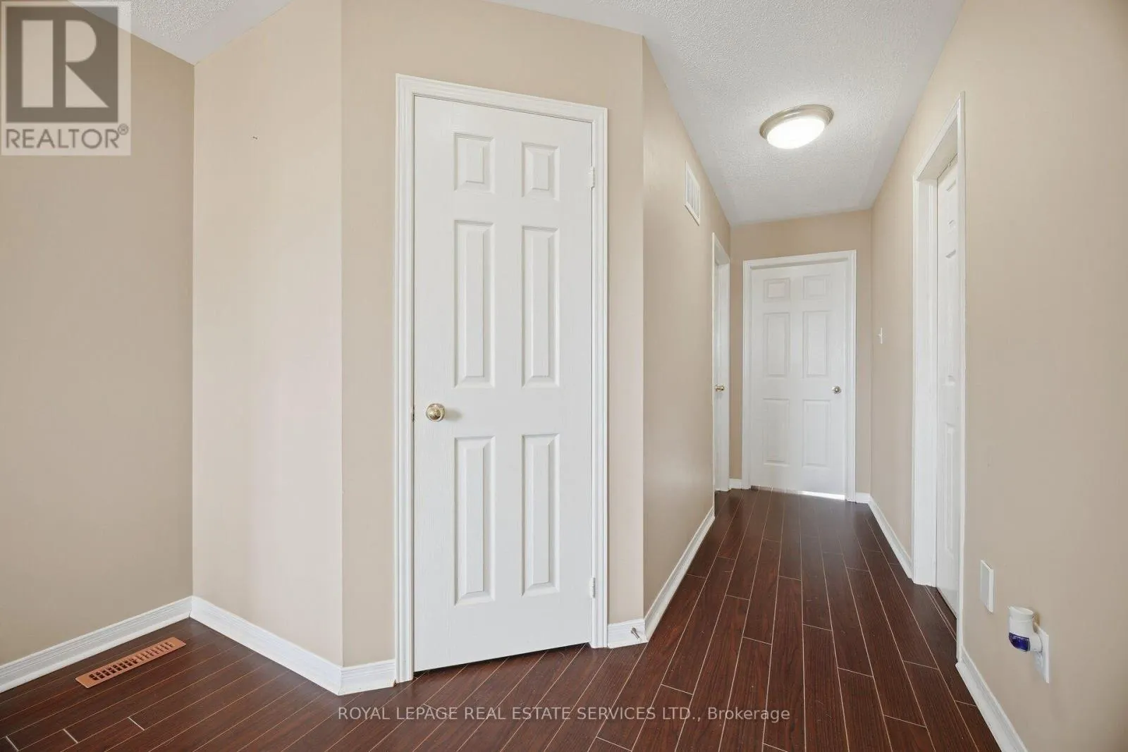 332 DUNCAN LANE N