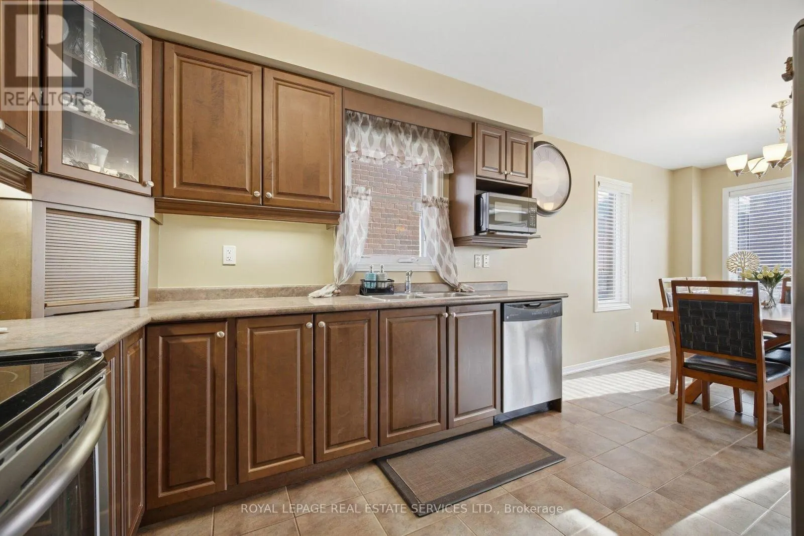 332 DUNCAN LANE N