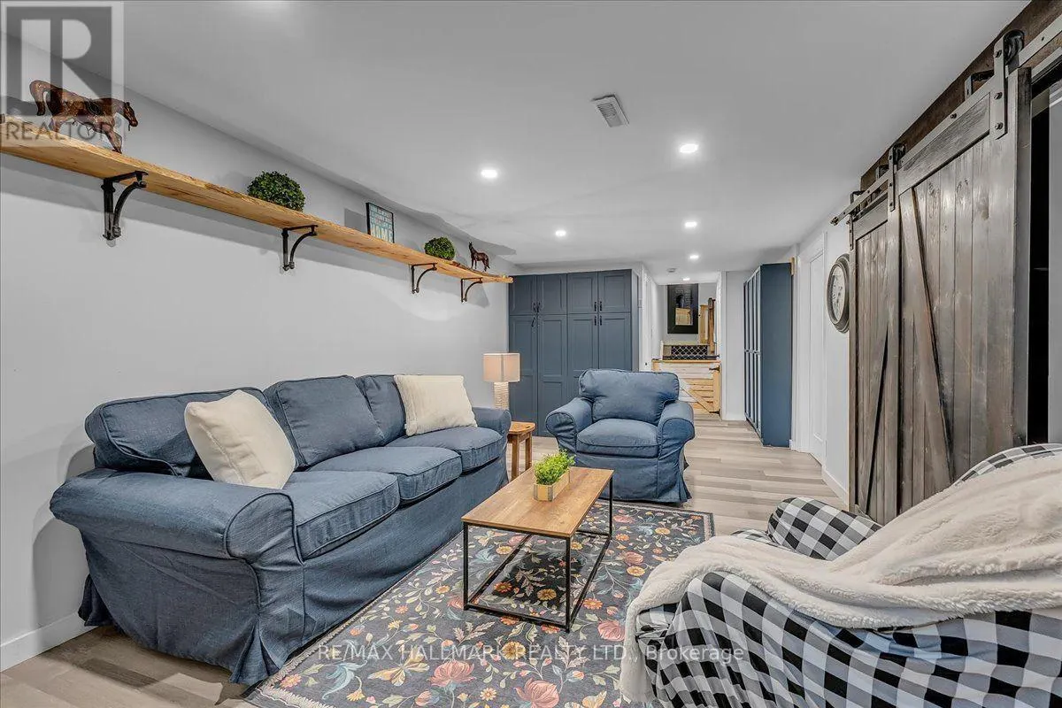 1286 NAPIER CRESCENT