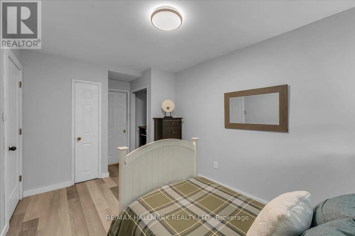 1286 NAPIER CRESCENT