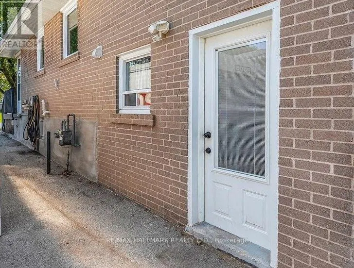 1286 NAPIER CRESCENT