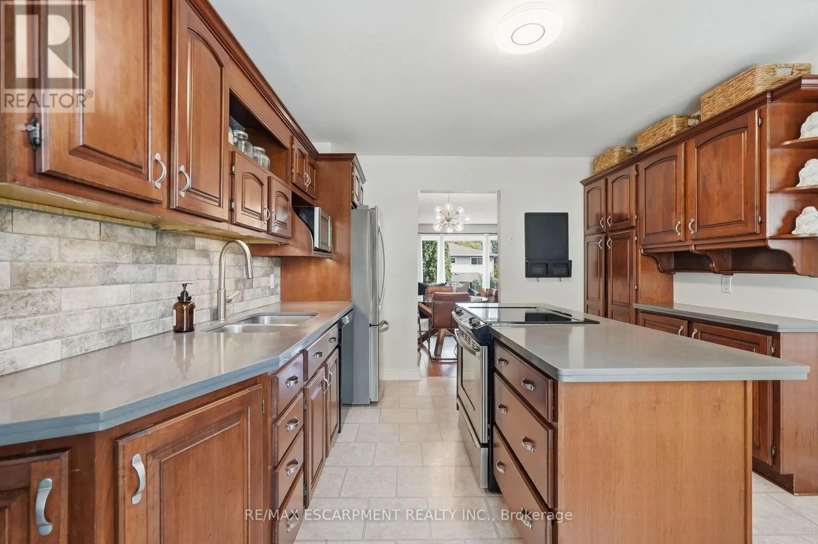 2266 MELISSA CRESCENT